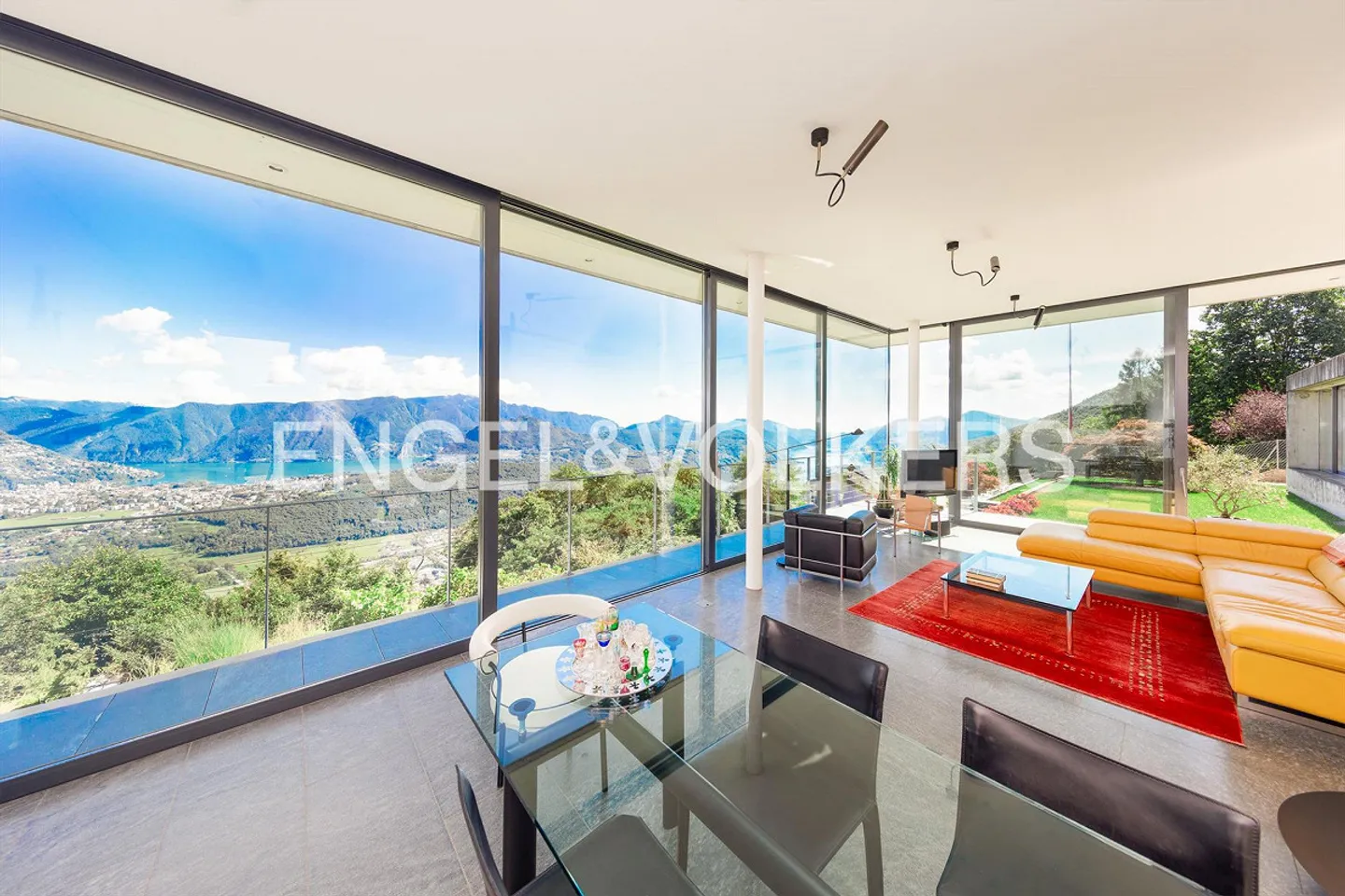 Villa raffinée avec jardin et vue exclusive sur le lac - Photo 1 sur 13