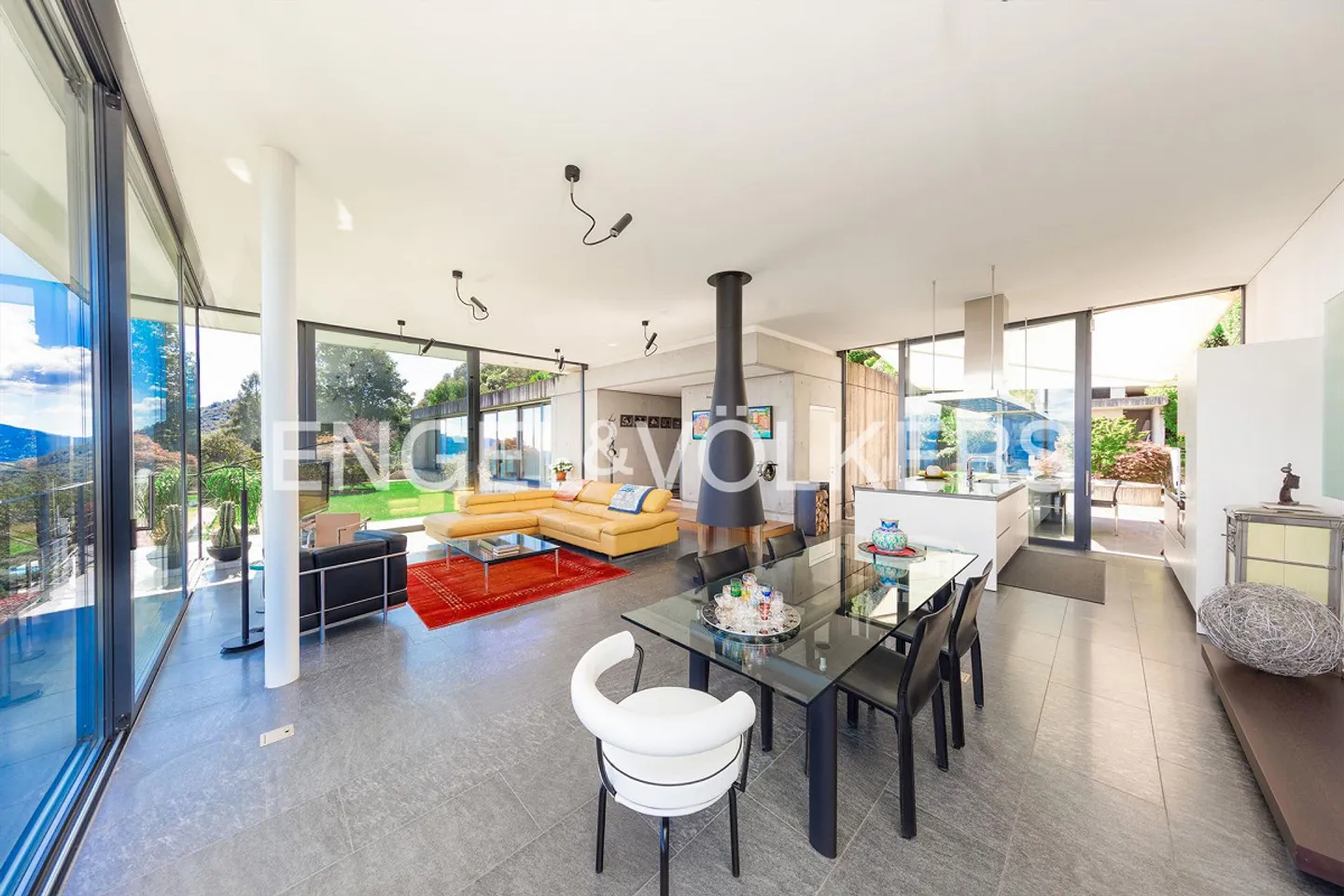 Villa raffinée avec jardin et vue exclusive sur le lac - Photo 4 sur 13