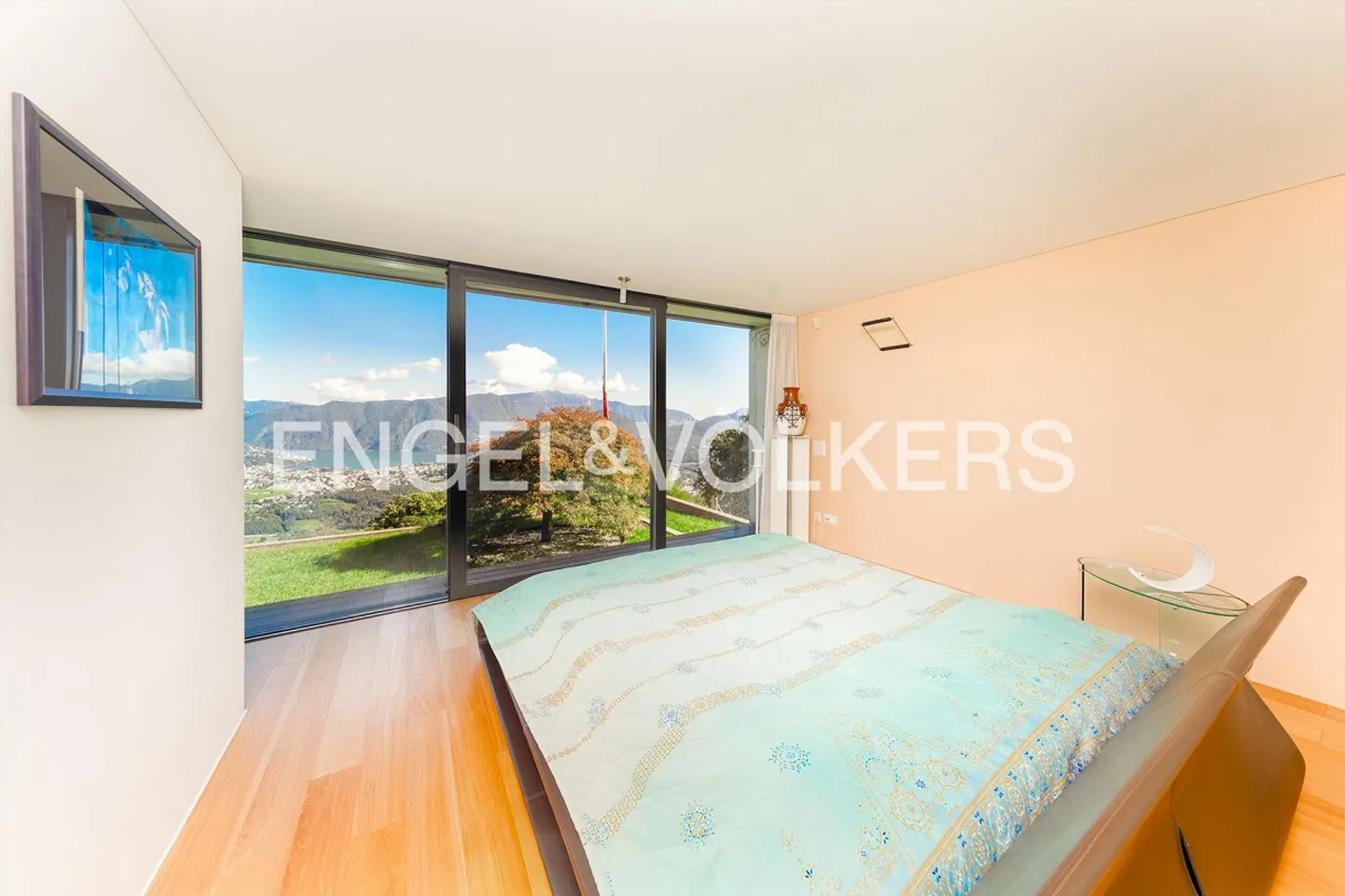 Villa raffinée avec jardin et vue exclusive sur le lac - Photo 8 sur 13