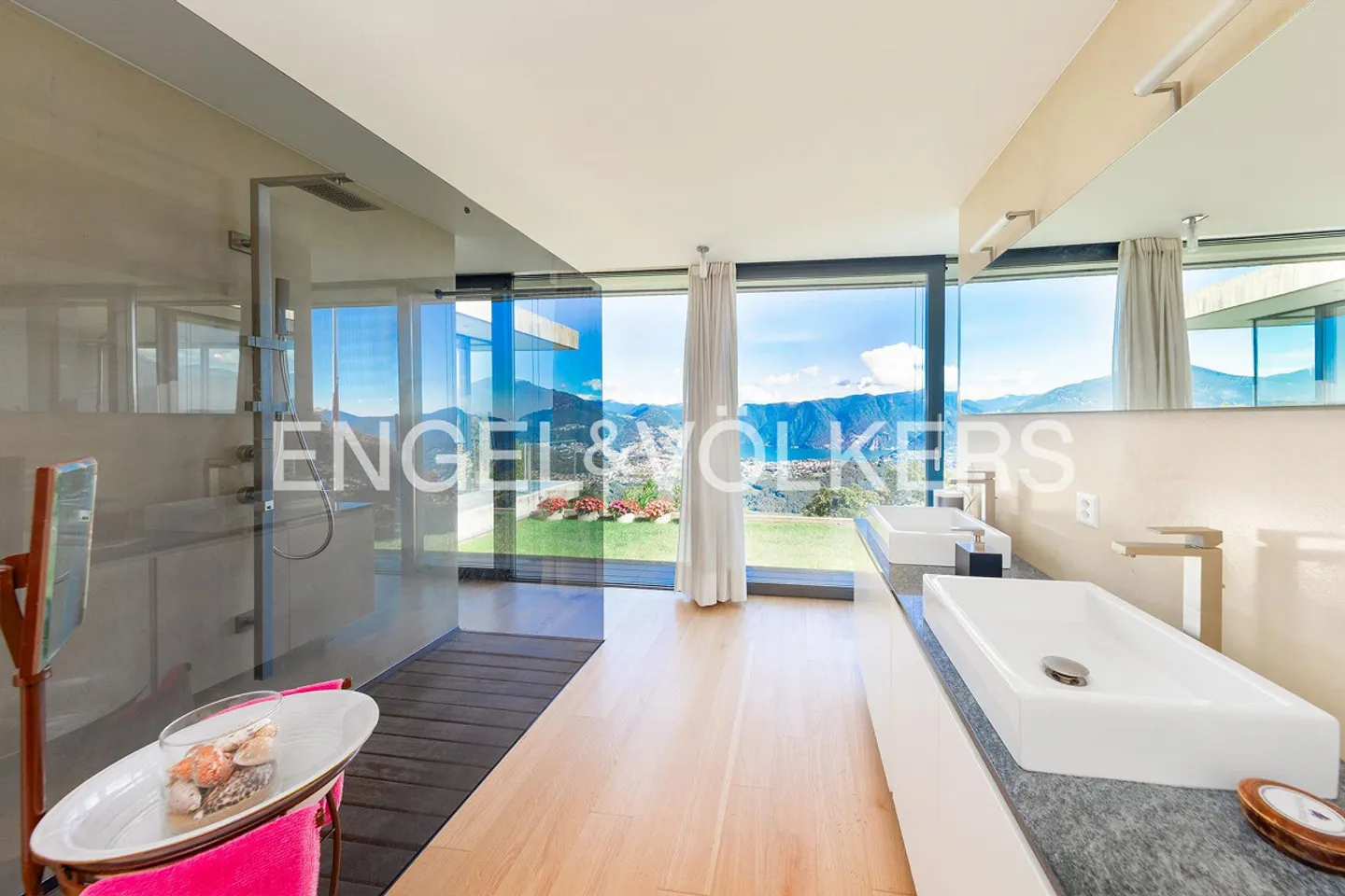 Villa raffinée avec jardin et vue exclusive sur le lac - Photo 9 sur 13