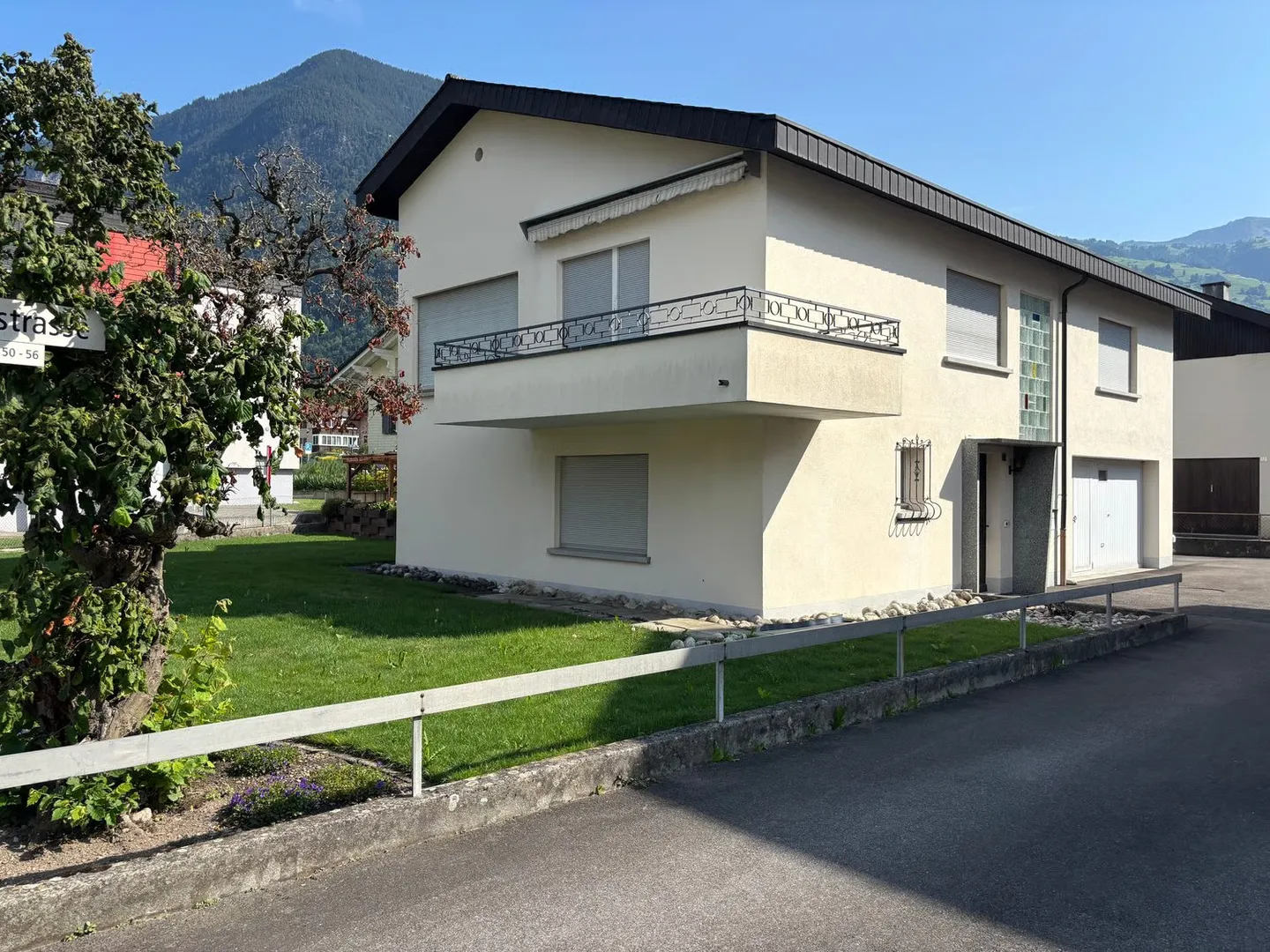 Single-family house with studio apartment in a central location in Schattdorf - Photo 1 of 28