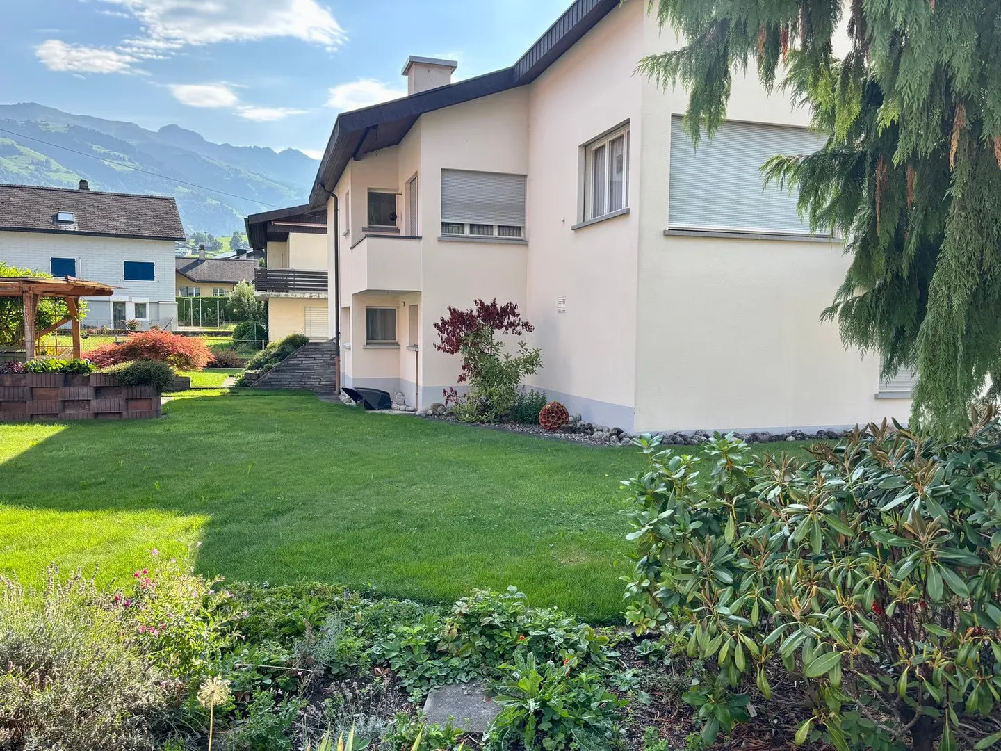 Single-family house with studio apartment in a central location in Schattdorf - Photo 2 of 28