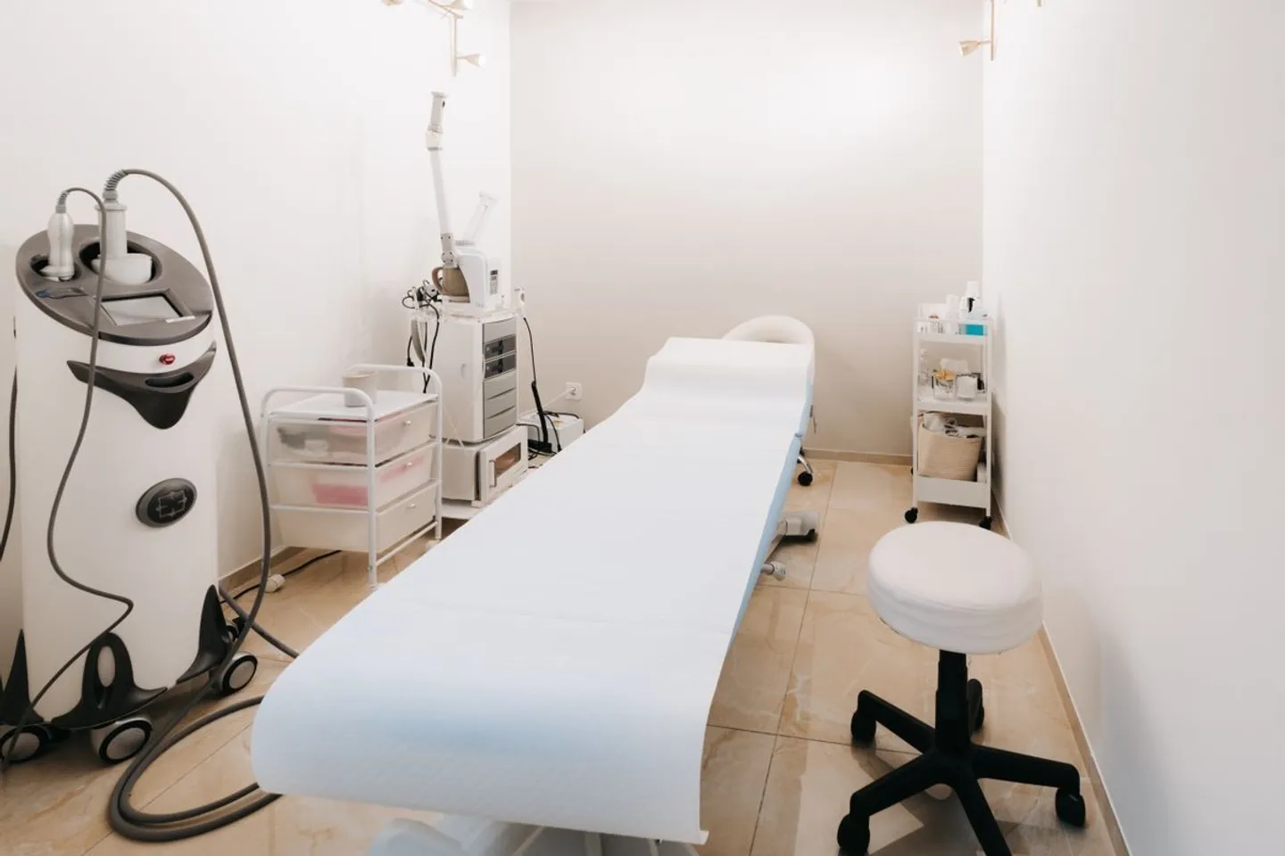 EXQUISITER SCHÖNHEIS-SALON  MIT DIVERSEN ANGEBOTEN - Foto 6 von 8