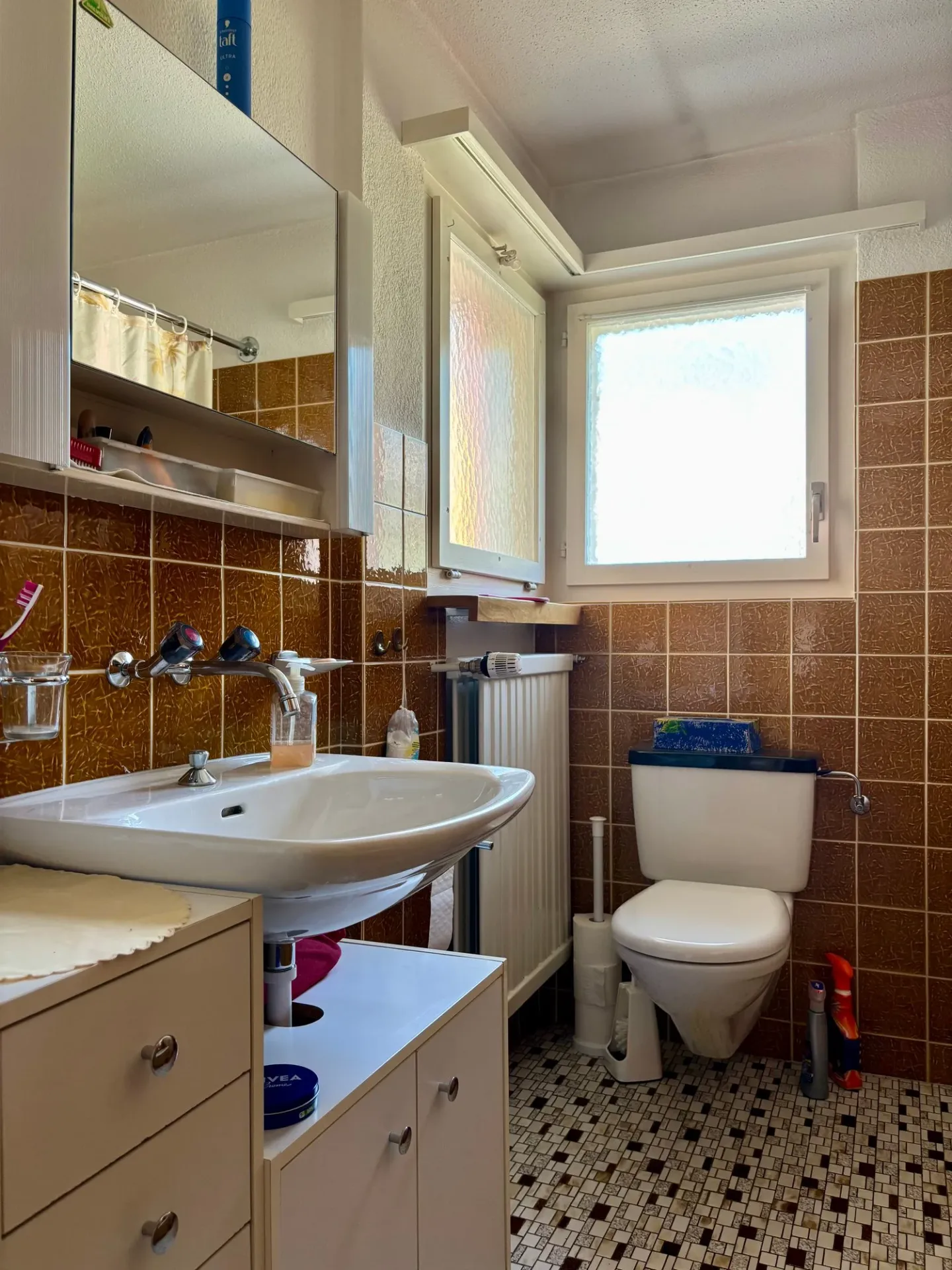 Single-family house with studio apartment in a central location in Schattdorf - Photo 12 of 28