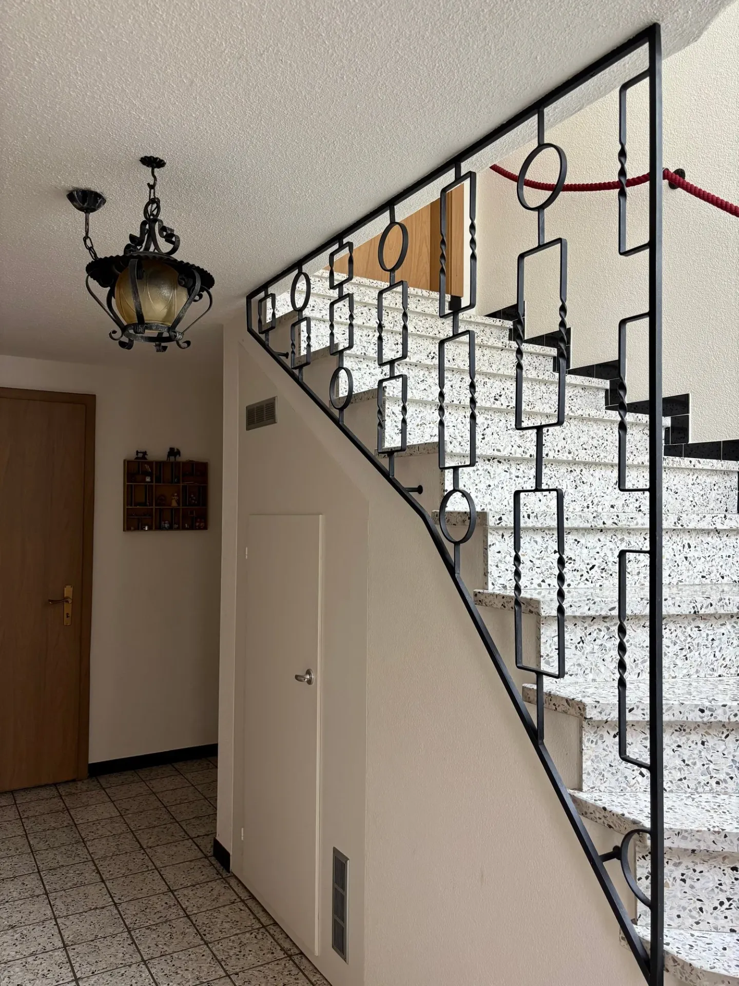 Single-family house with studio apartment in a central location in Schattdorf - Photo 17 of 28