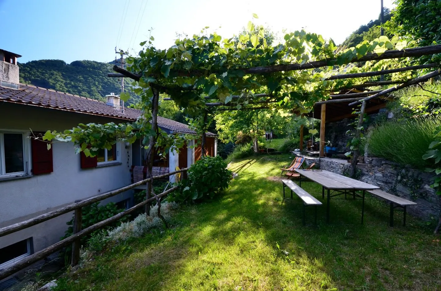 Casa bifamiliare soleggiata vicino ai laghi - Foto 3 di 22