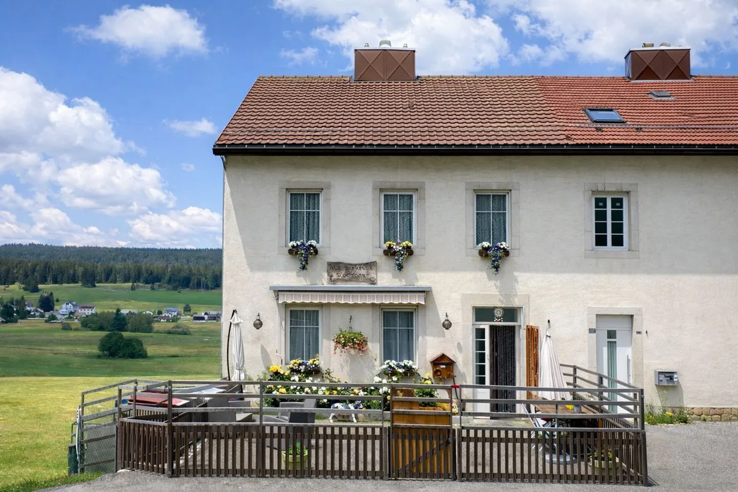 Casa bifamiliare a Chenit: Spazio, comfort e fascino per tutta la famiglia - Foto 11 di 11