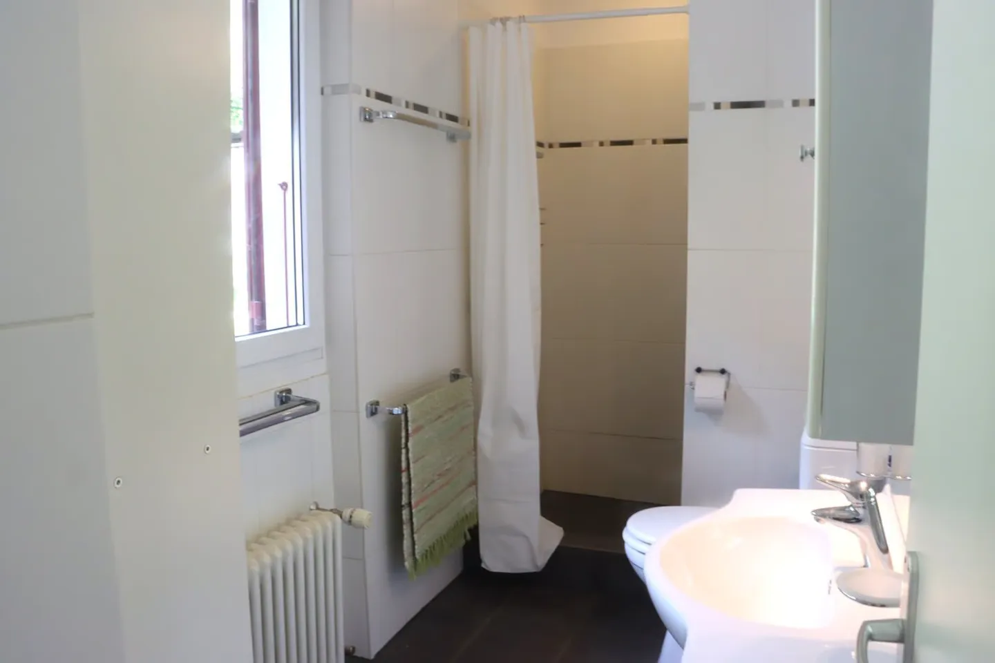 Casa bifamiliare soleggiata vicino ai laghi - Foto 10 di 22