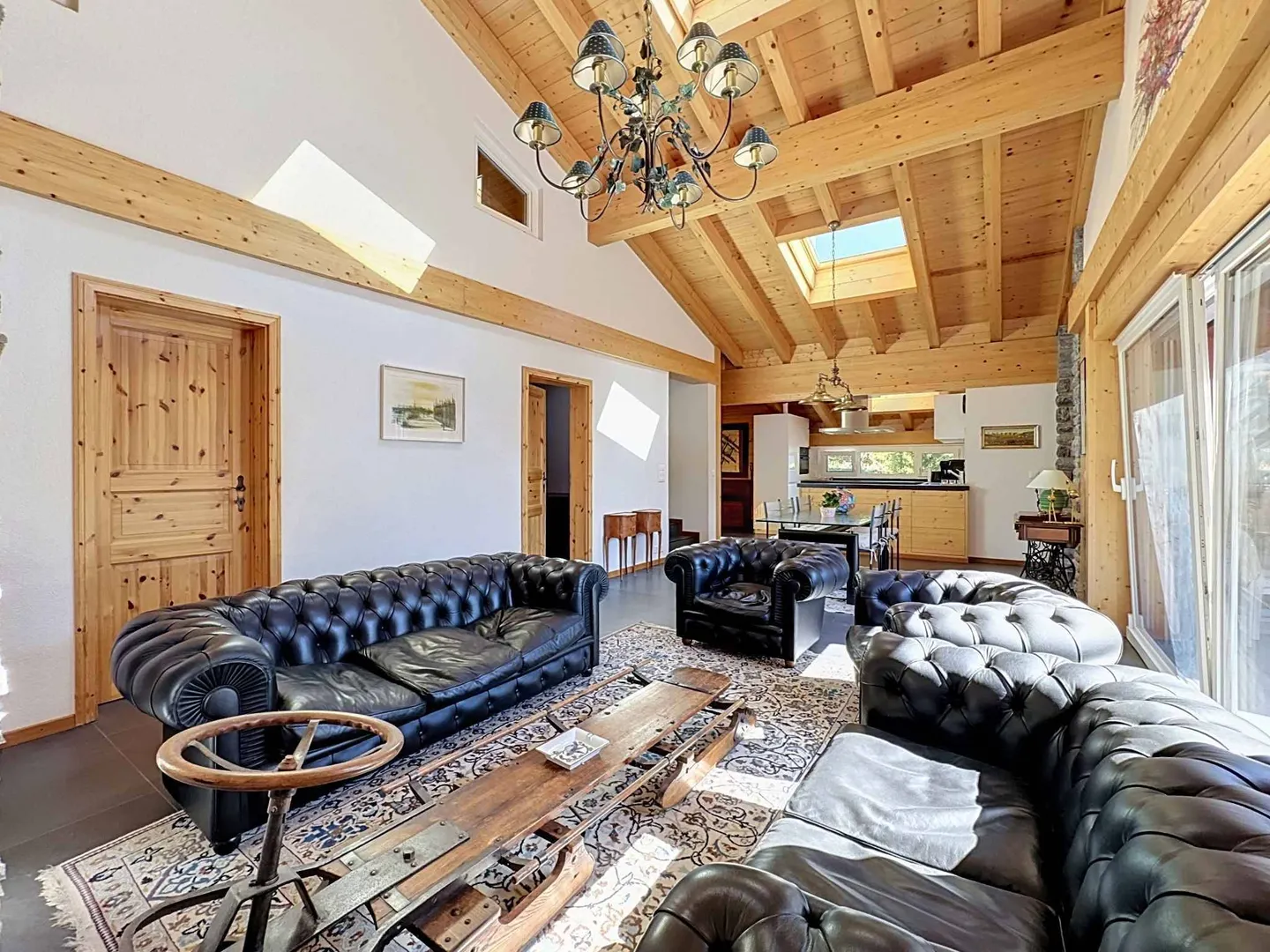 Chalet mit unabhängigen Wohnungen - Foto 2 von 13