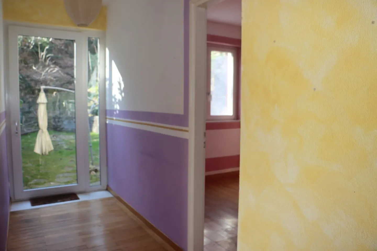 Casa bifamiliare soleggiata vicino ai laghi - Foto 15 di 22
