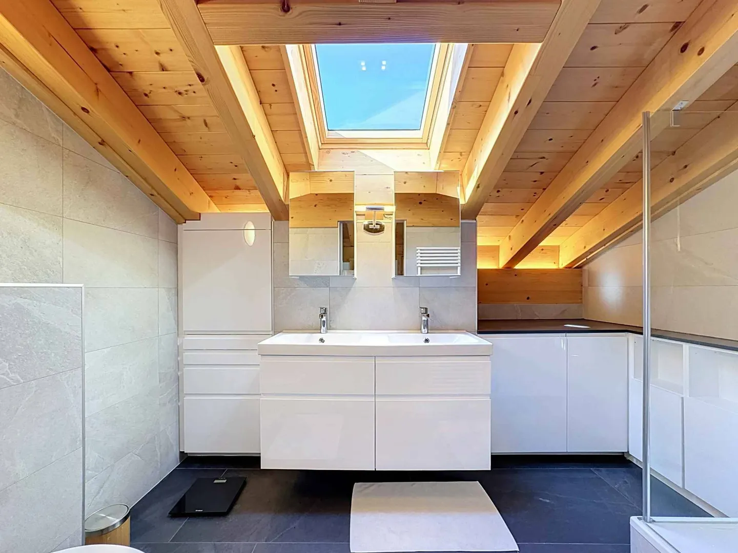 Chalet mit unabhängigen Wohnungen - Foto 4 von 13