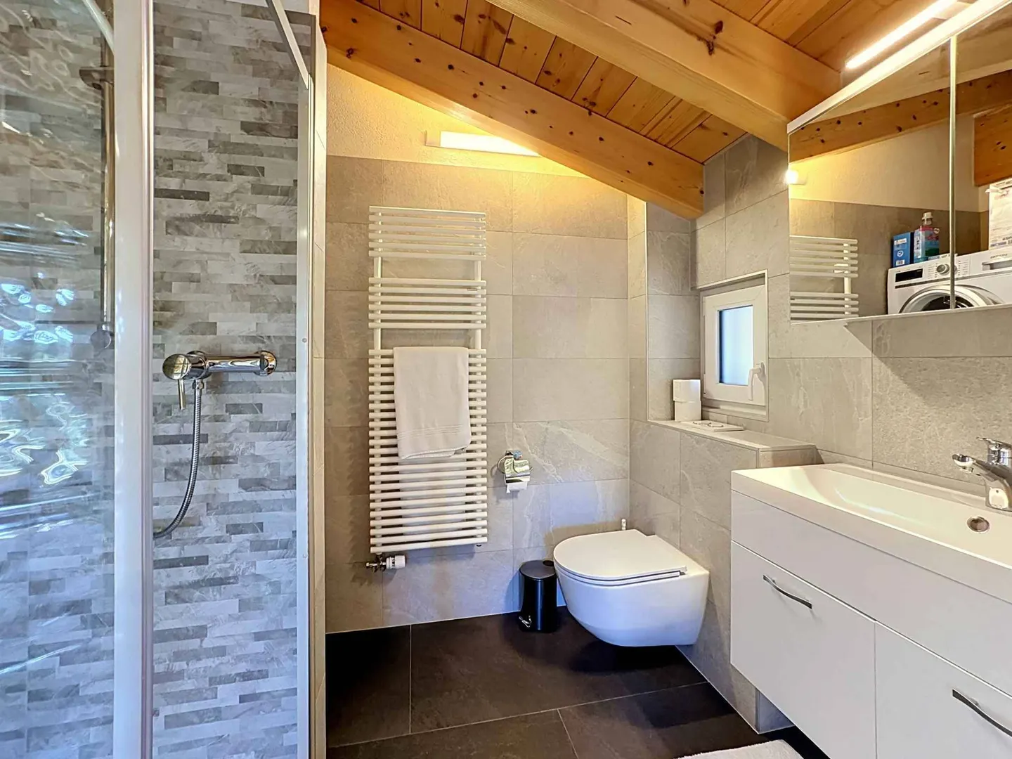 Chalet mit unabhängigen Wohnungen - Foto 6 von 13