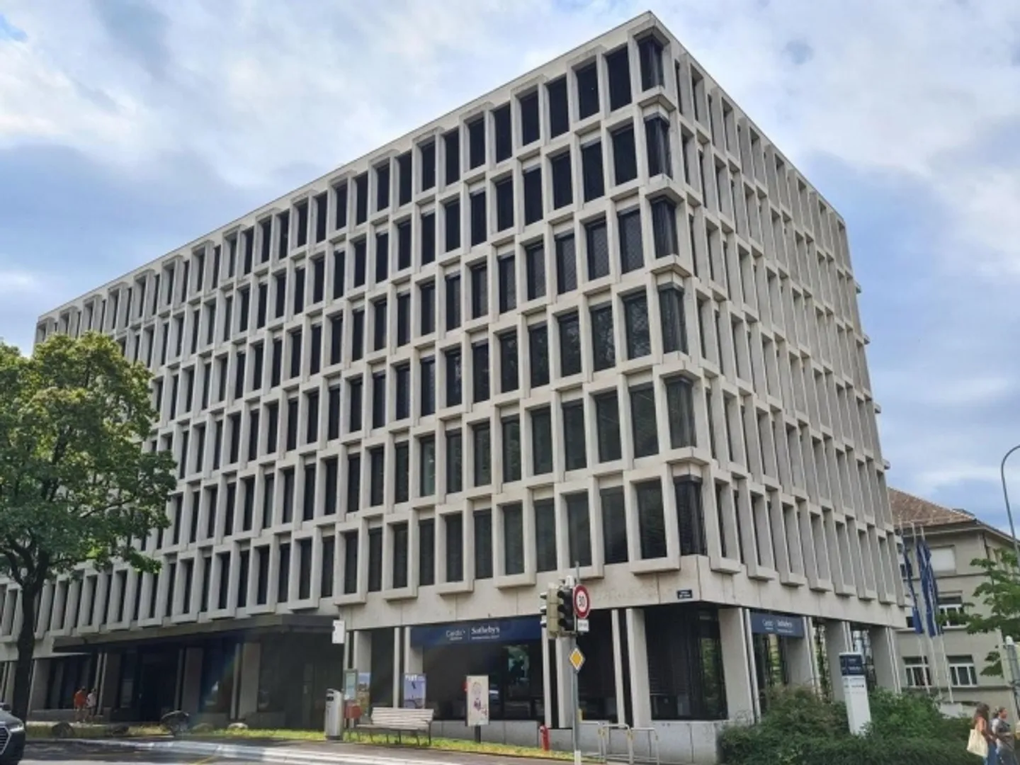 Deposit in the center of Lausanne - Photo 1 of 4