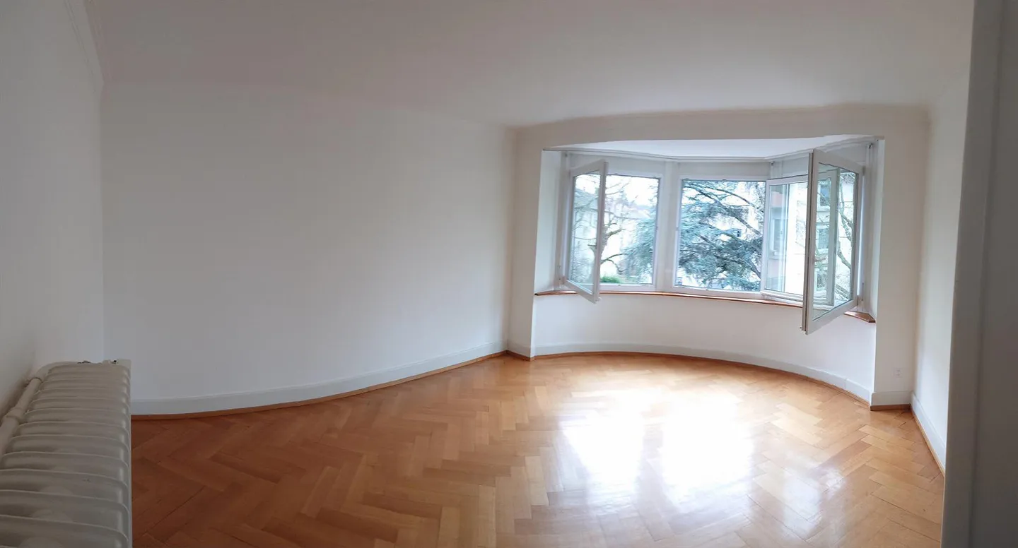 Beautiful central 3-room apartment with living kitchen and sunny balcony - Photo 3 of 10