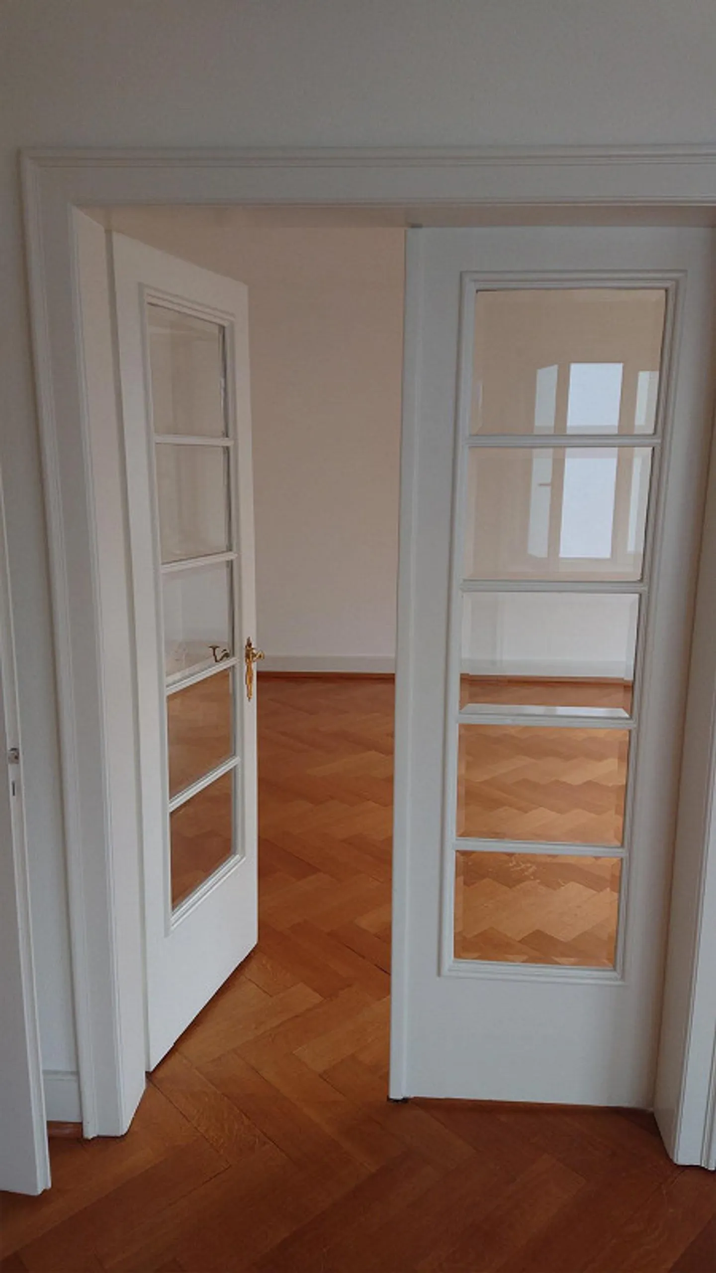 Beautiful central 3-room apartment with living kitchen and sunny balcony - Photo 4 of 10