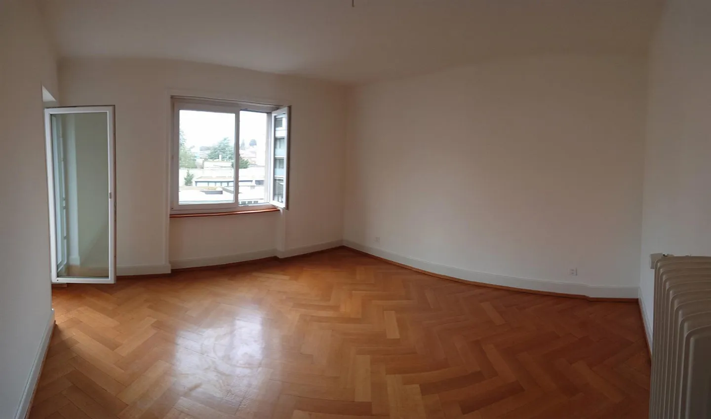 Beautiful central 3-room apartment with living kitchen and sunny balcony - Photo 6 of 10