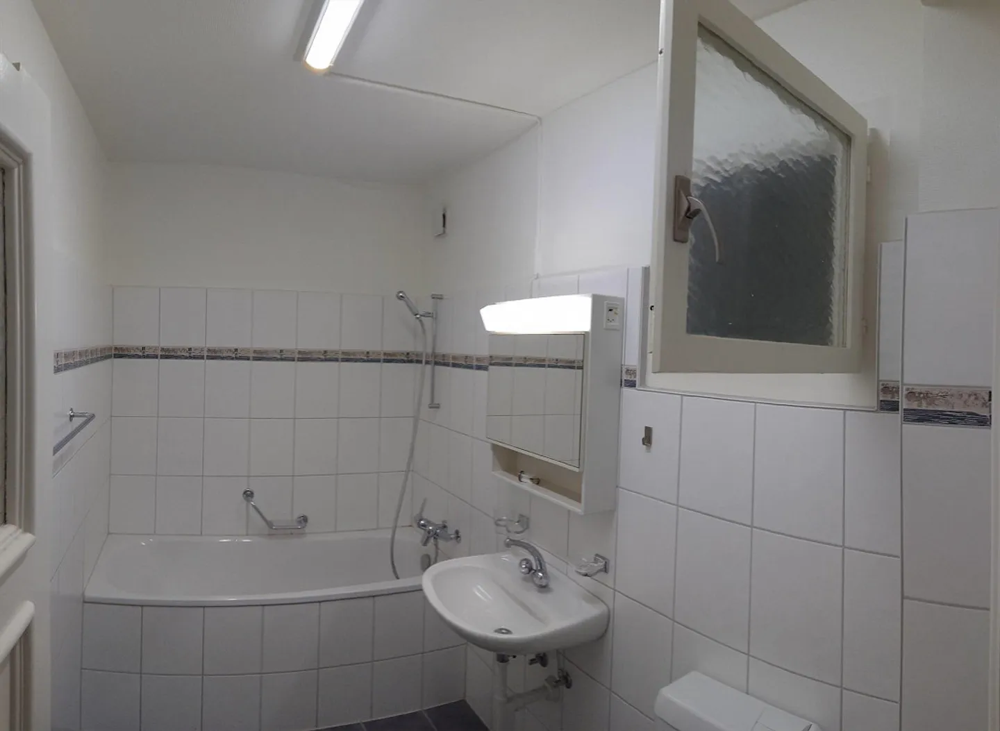 Beautiful central 3-room apartment with living kitchen and sunny balcony - Photo 10 of 10