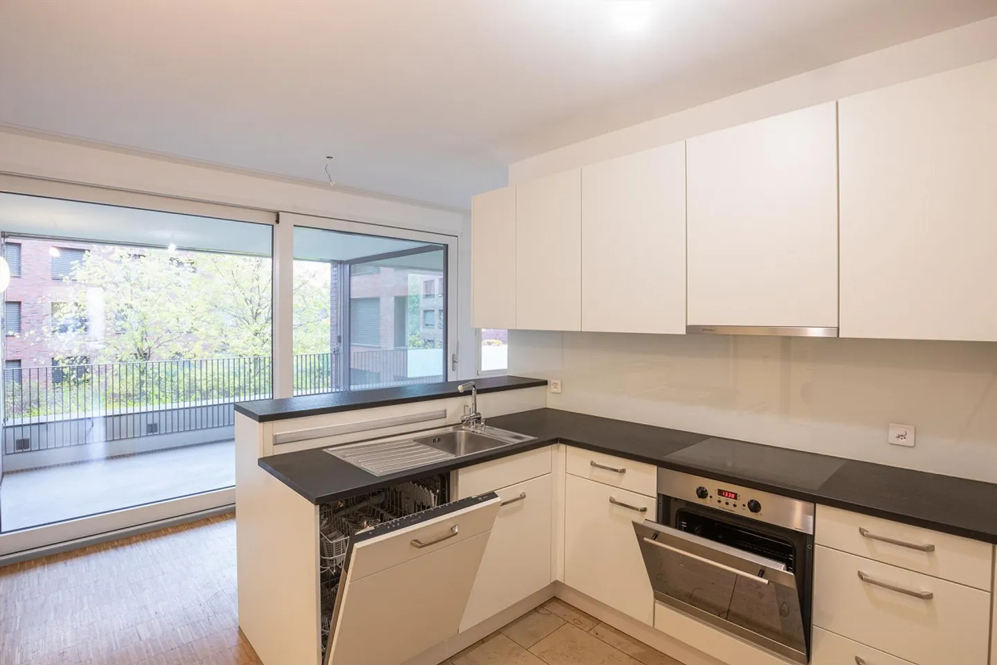 Appartamento moderno in zona tranquilla - Foto 2 di 7