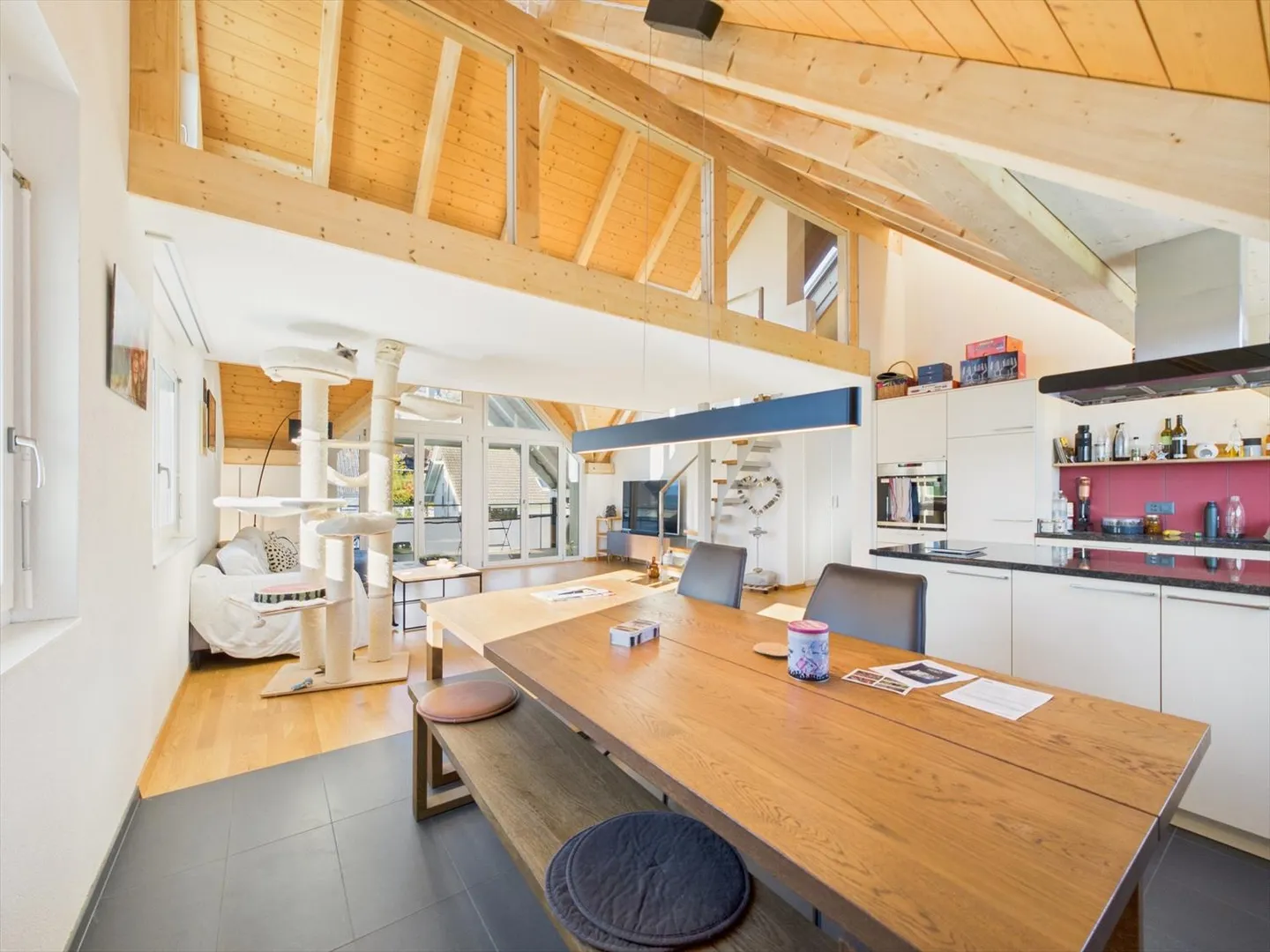 Einzigartige 4.5-Zimmer-Dachwohnung mit Galerie und Weitblick in Kaufdorf - Foto 2 von 12