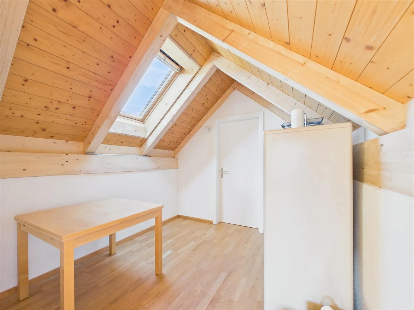 Einzigartige 4.5-Zimmer-Dachwohnung mit Galerie und Weitblick in Kaufdorf - Foto 8 von 12