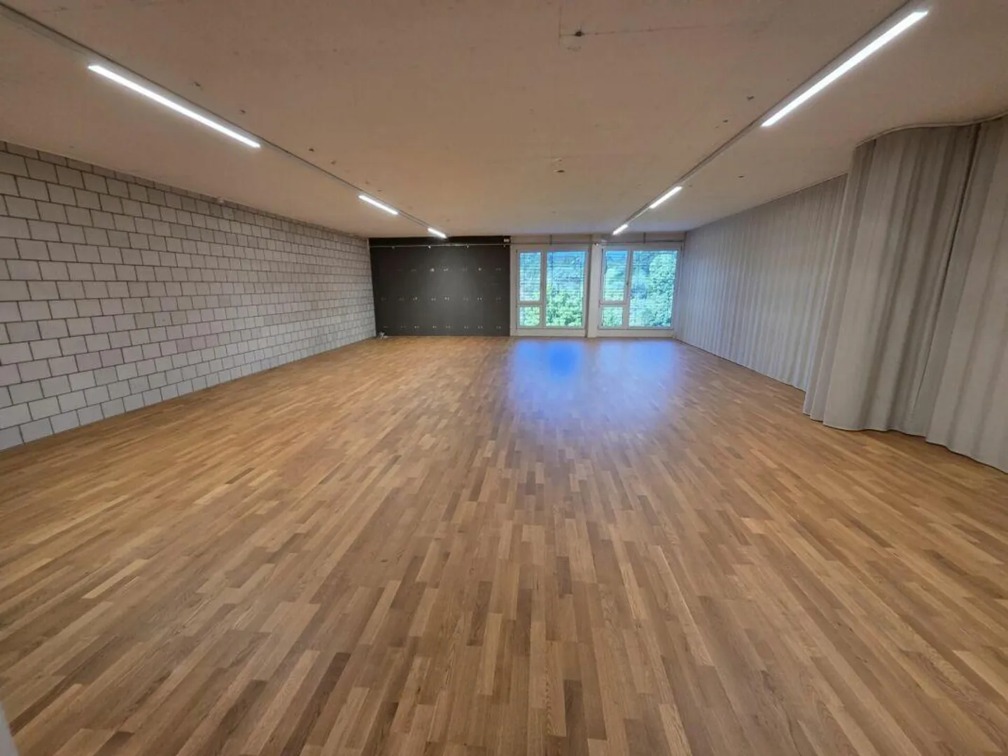 Large room for rent - ideal for yoga, dance school, fitness & workshops - Photo 1 of 5