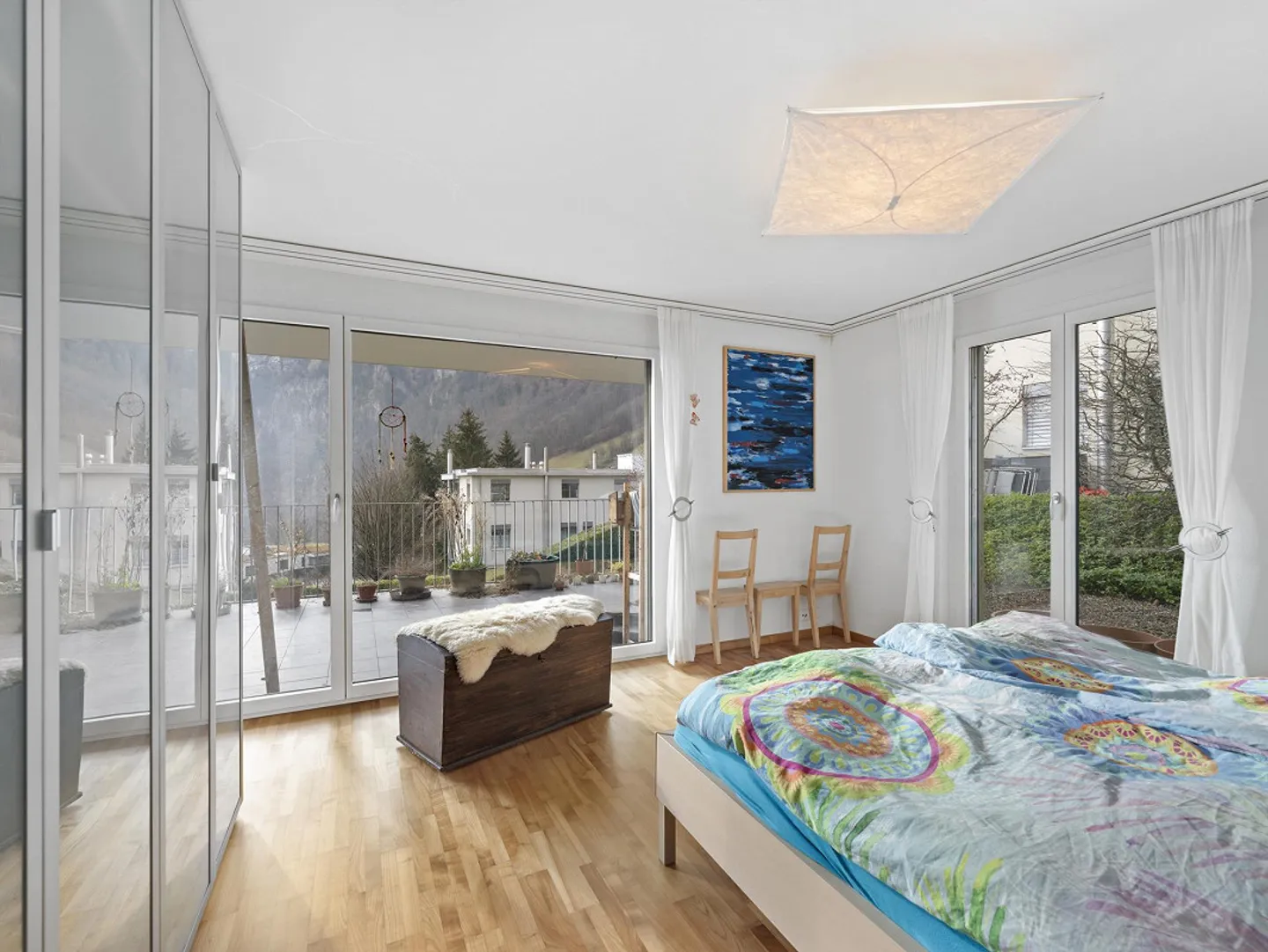 Vivre généreusement dans un emplacement privilégié avec vue sur la Suisse centrale... - Photo 7 sur 11