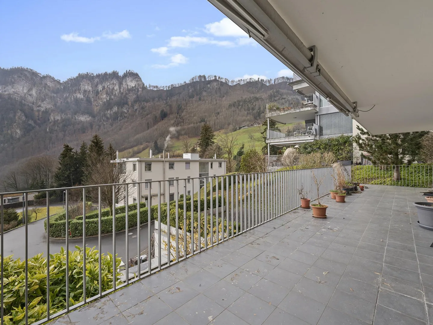 Vivre généreusement dans un emplacement privilégié avec vue sur la Suisse centrale... - Photo 8 sur 11