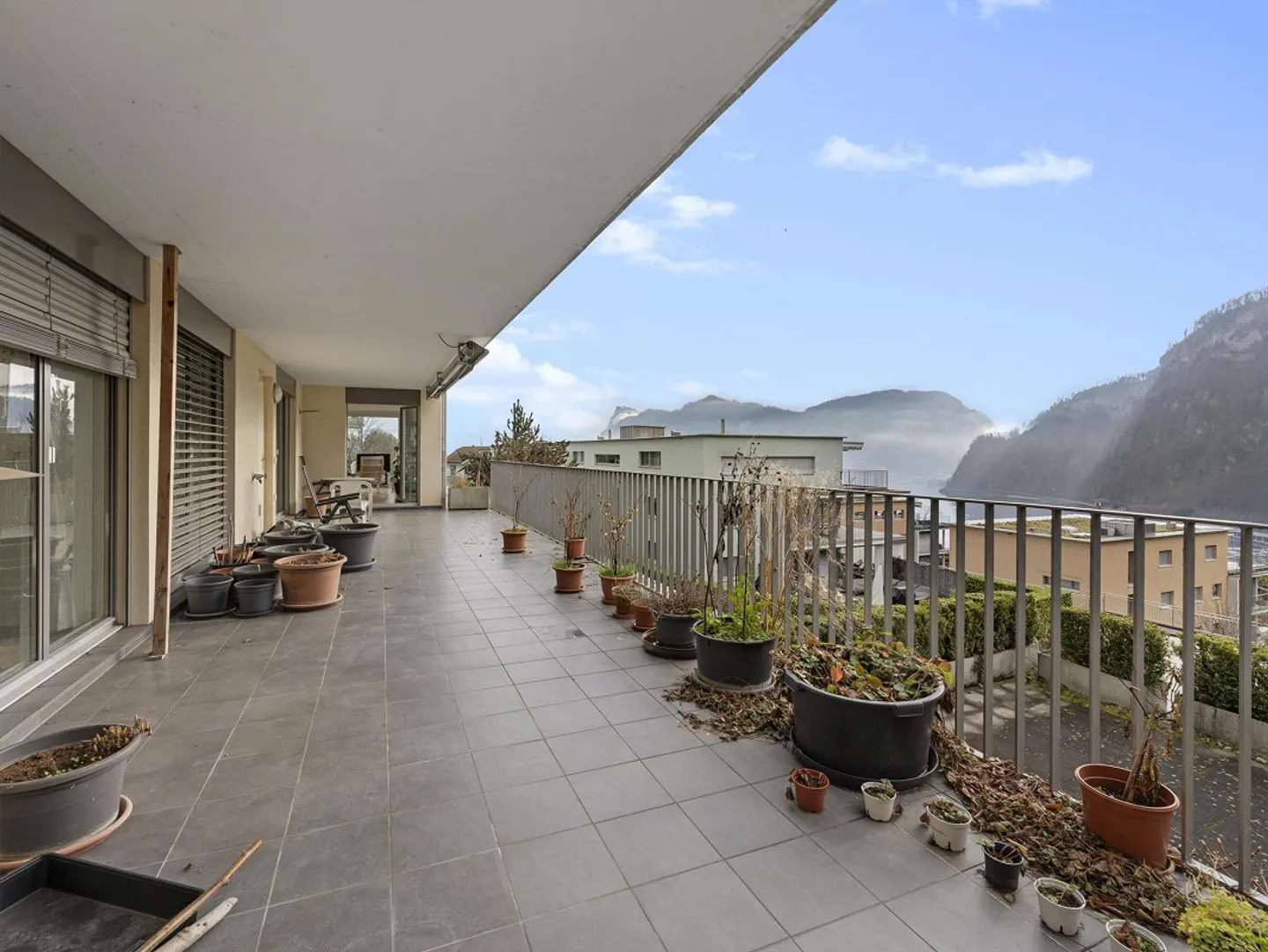 Vivre généreusement dans un emplacement privilégié avec vue sur la Suisse centrale... - Photo 9 sur 11