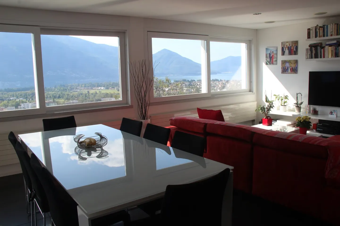 Villa moderna con vista lago - Foto 4 di 11