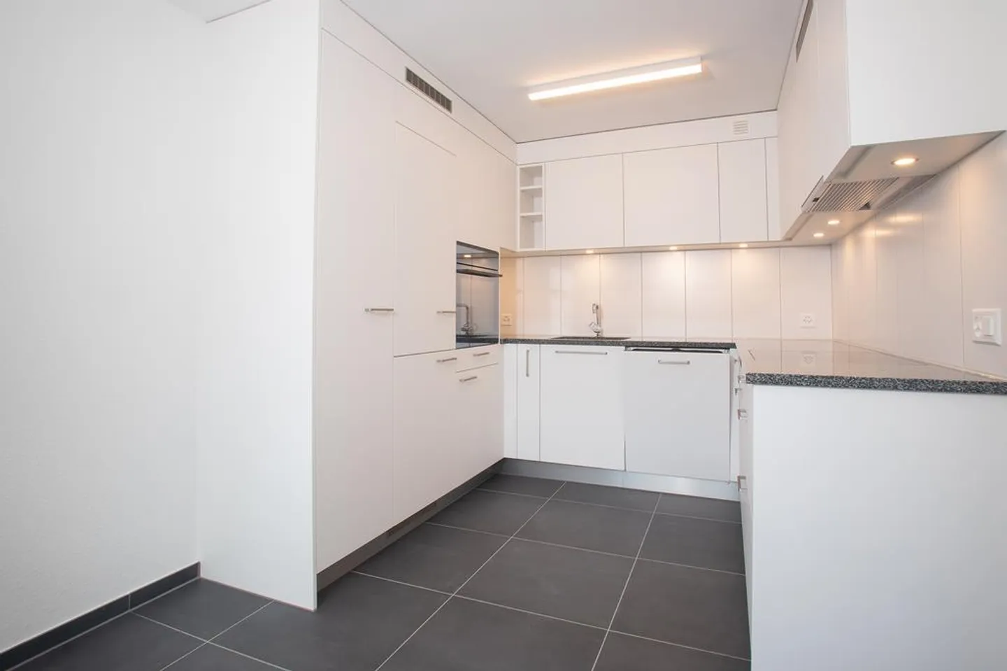 Appartement spacieux de 3,5 pièces à Münchenstein - Photo 2 sur 7