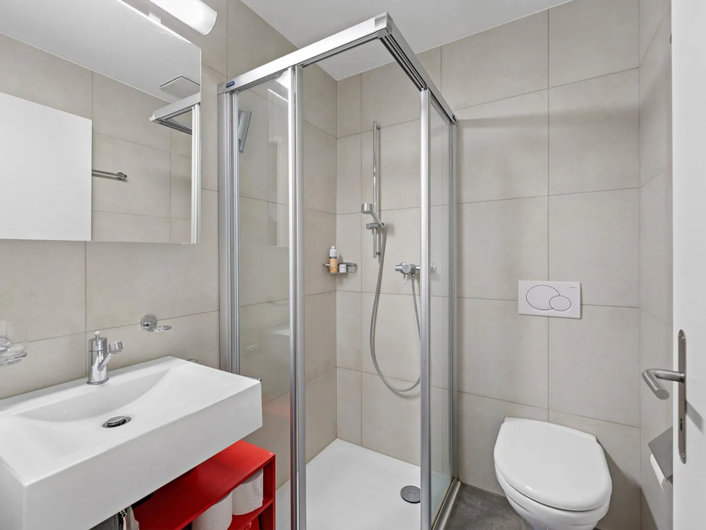 Vivre généreusement dans un emplacement privilégié avec vue sur la Suisse centrale... - Photo 3 sur 11