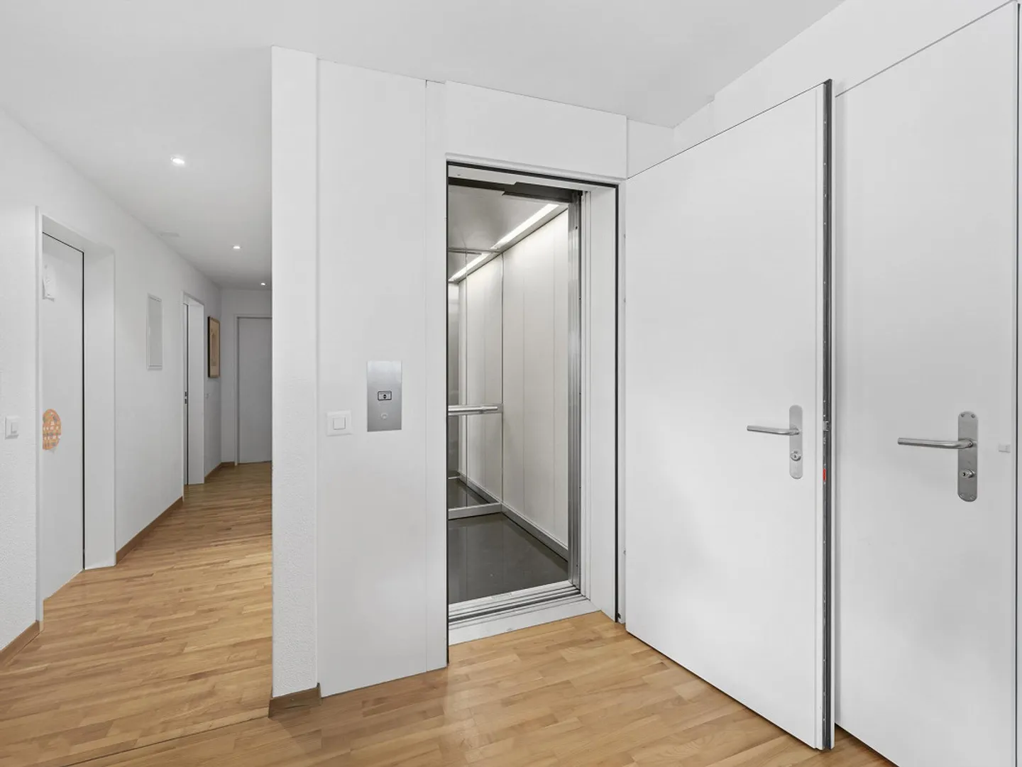 Vivre généreusement dans un emplacement privilégié avec vue sur la Suisse centrale... - Photo 4 sur 11