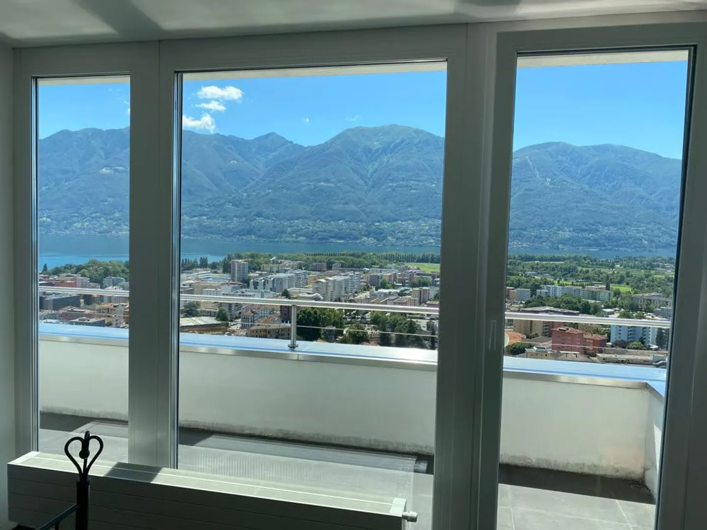 Villa moderna con vista lago - Foto 7 di 11