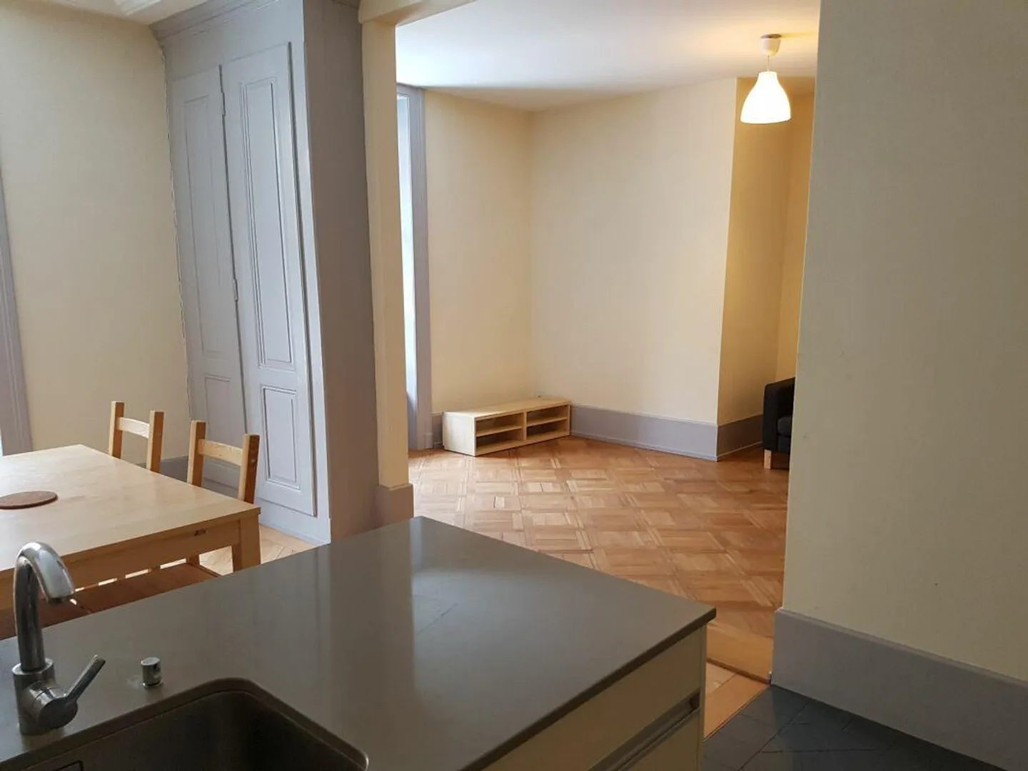 Appartamento elegante di 2.5 stanze nella Lorraine cerca nuovi inquilini - Foto 3 di 8