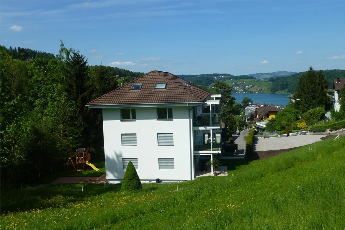 Appartement 3.5 pièces dans un quartier résidentiel calme et beau - Photo 1 sur 6