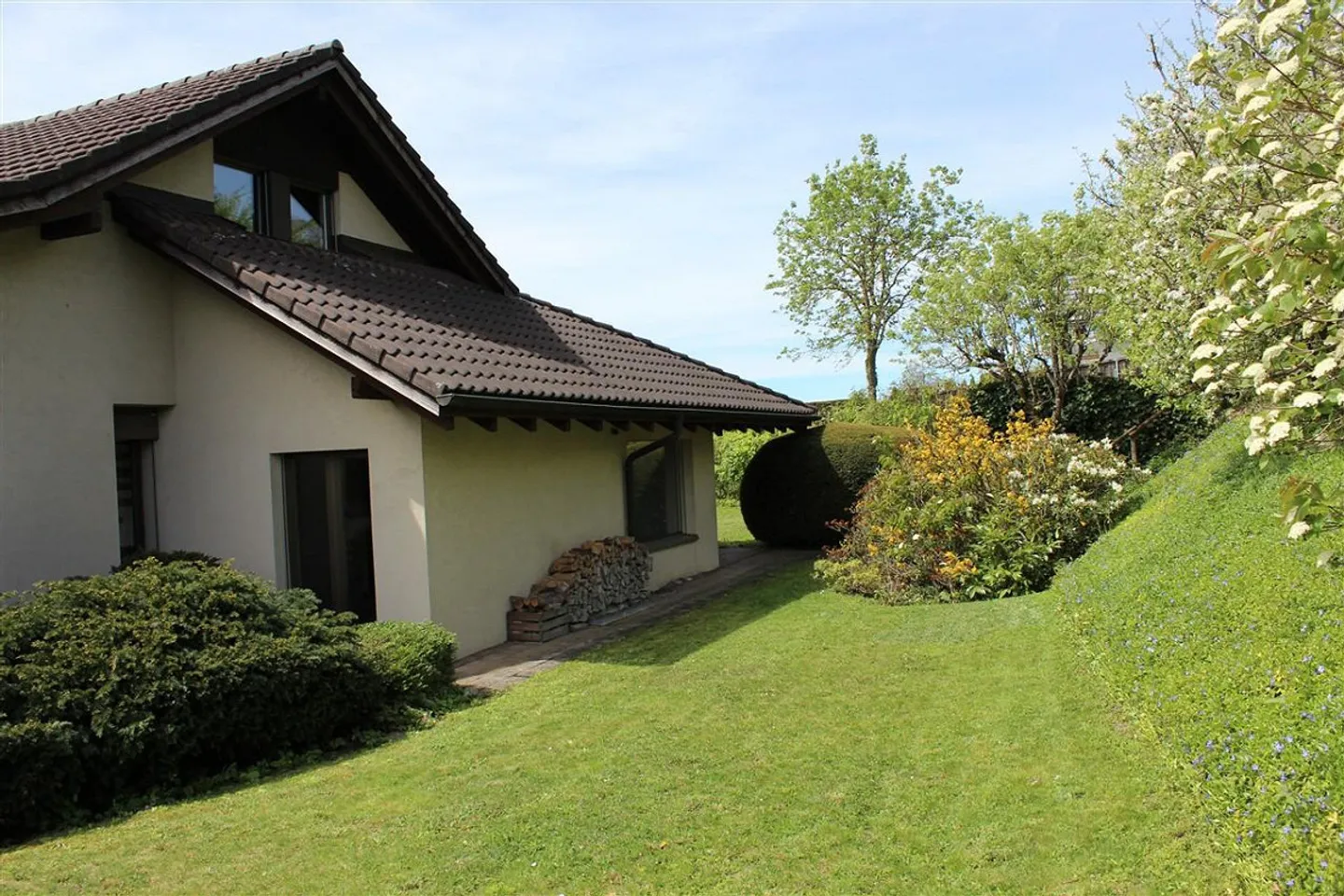 Affascinante casa unifamiliare di 6,5 stanze a Oberwil-Lieli - Foto 3 di 14