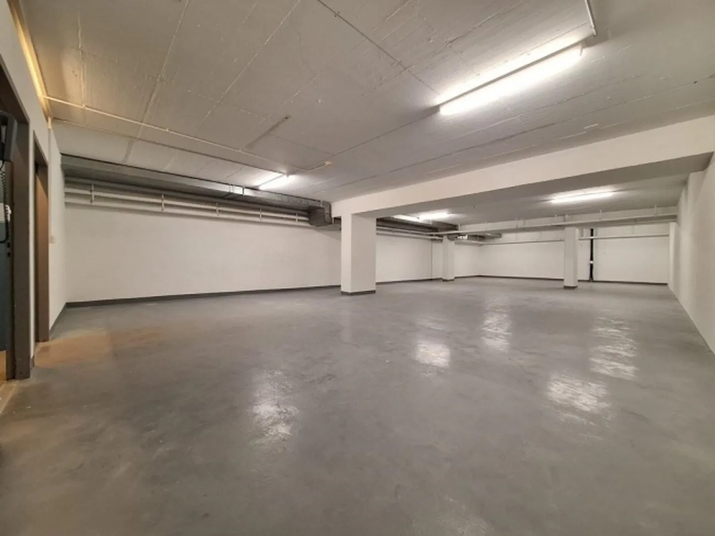 Deposit in the center of Lausanne - Photo 2 of 4