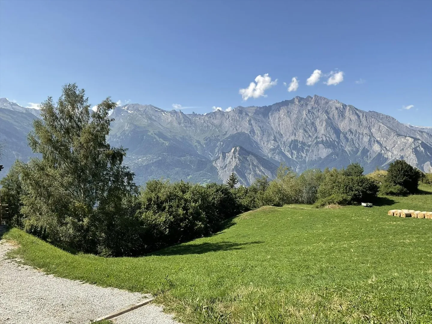 Chalets à vendre à la Tzoumaz au coeur du domaine des 4 Vallées - Photo 1 sur 5
