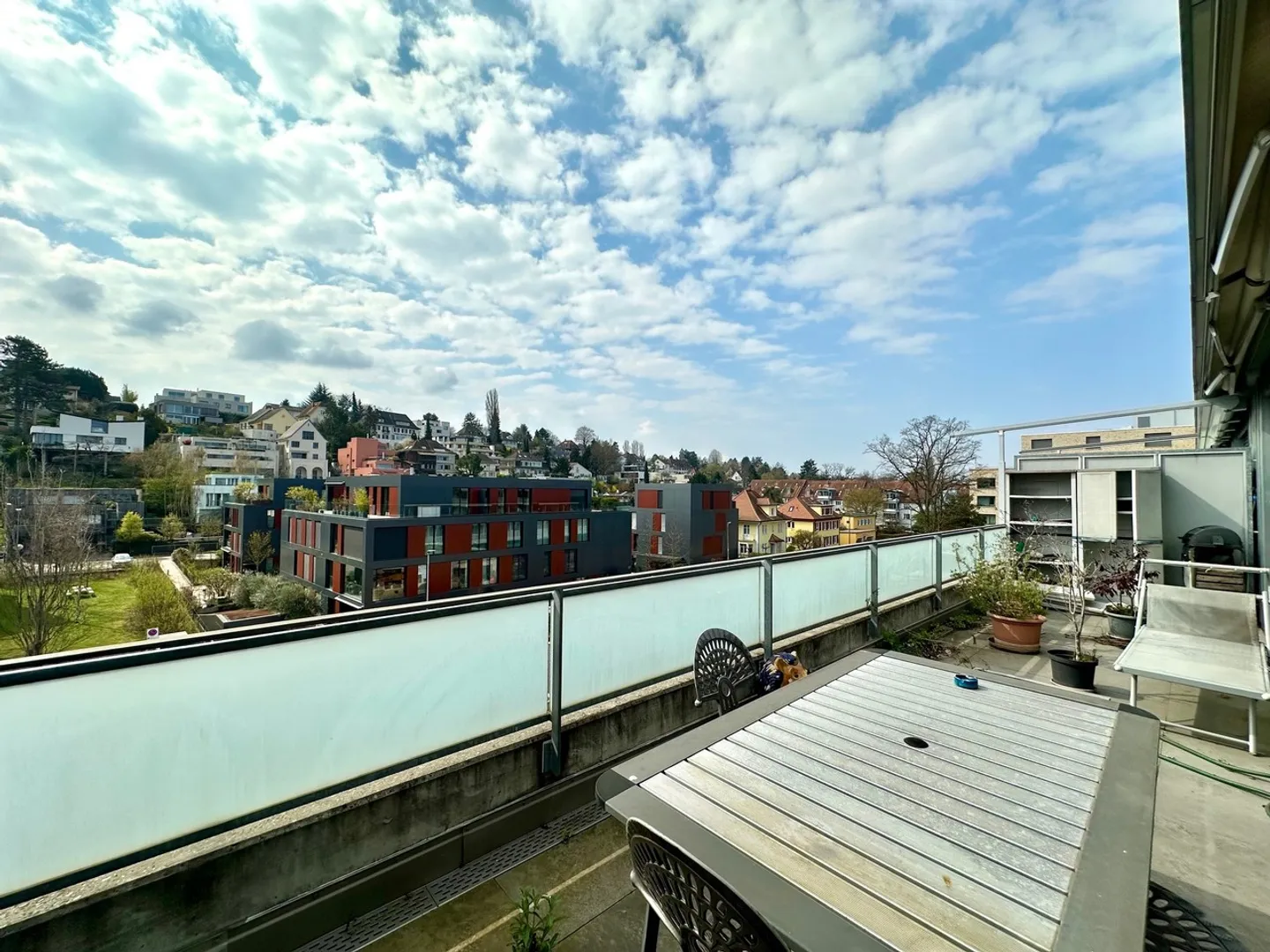 Appartement en attique moderne avec deux terrasses et belle vue - Photo 6 sur 14