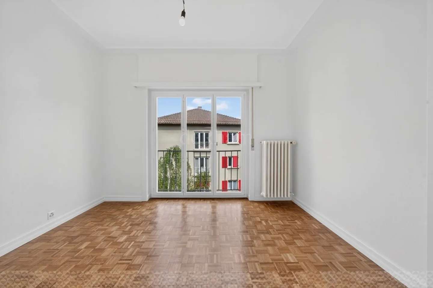 Beautiful bright apartment, two steps from Valency Park in Lausanne - Photo 3 of 8
