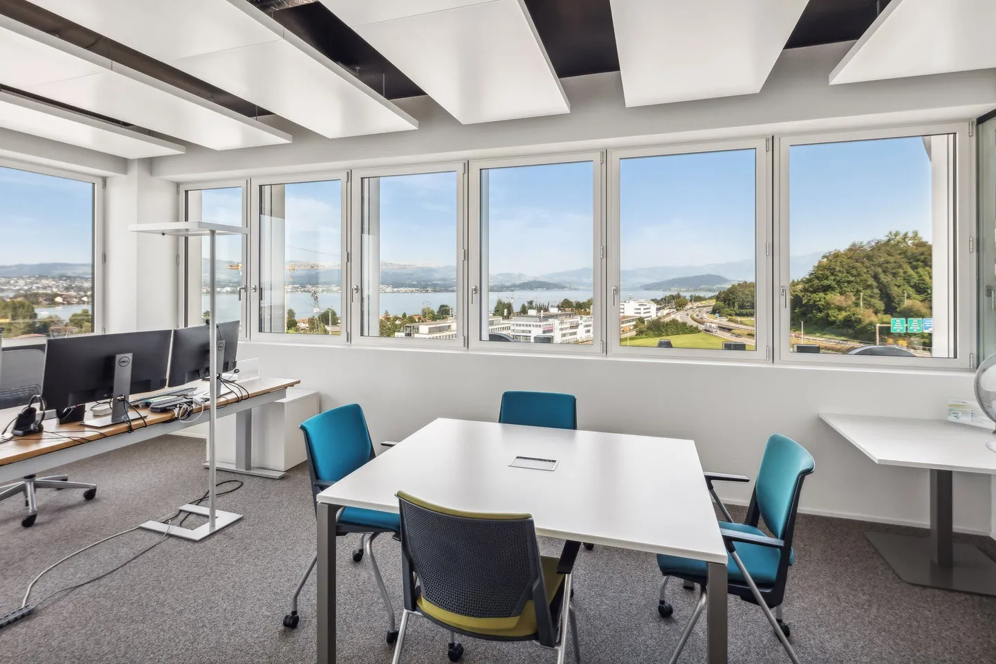 Votre siège social dans le bâtiment commercial représentatif et unique Seedamm-Center - Photo 2 sur 11