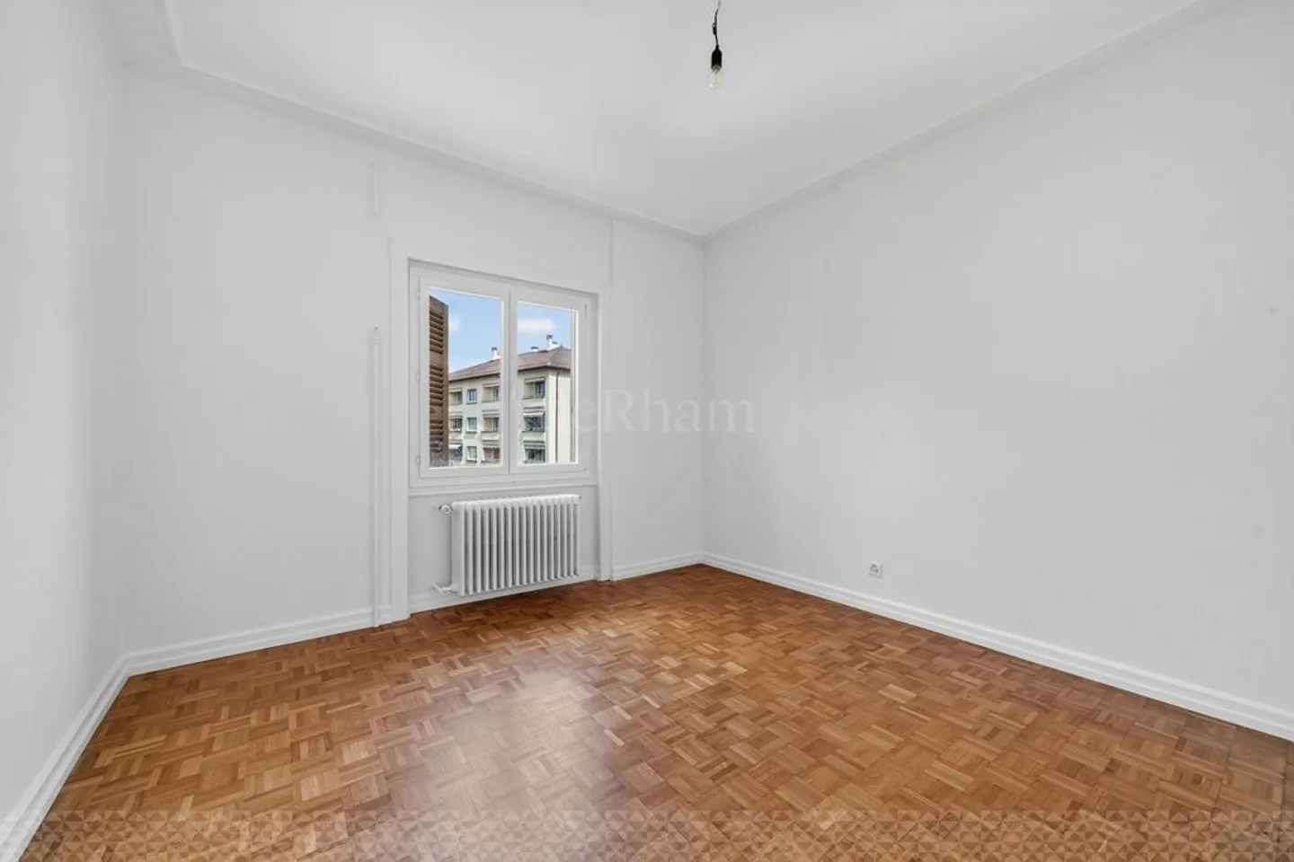 Beautiful bright apartment, two steps from Valency Park in Lausanne - Photo 4 of 8