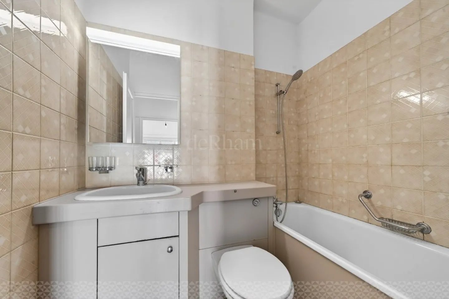 Beautiful bright apartment, two steps from Valency Park in Lausanne - Photo 8 of 8