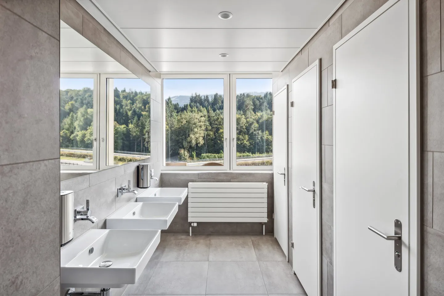 Votre siège social dans le bâtiment commercial représentatif et unique Seedamm-Center - Photo 7 sur 11