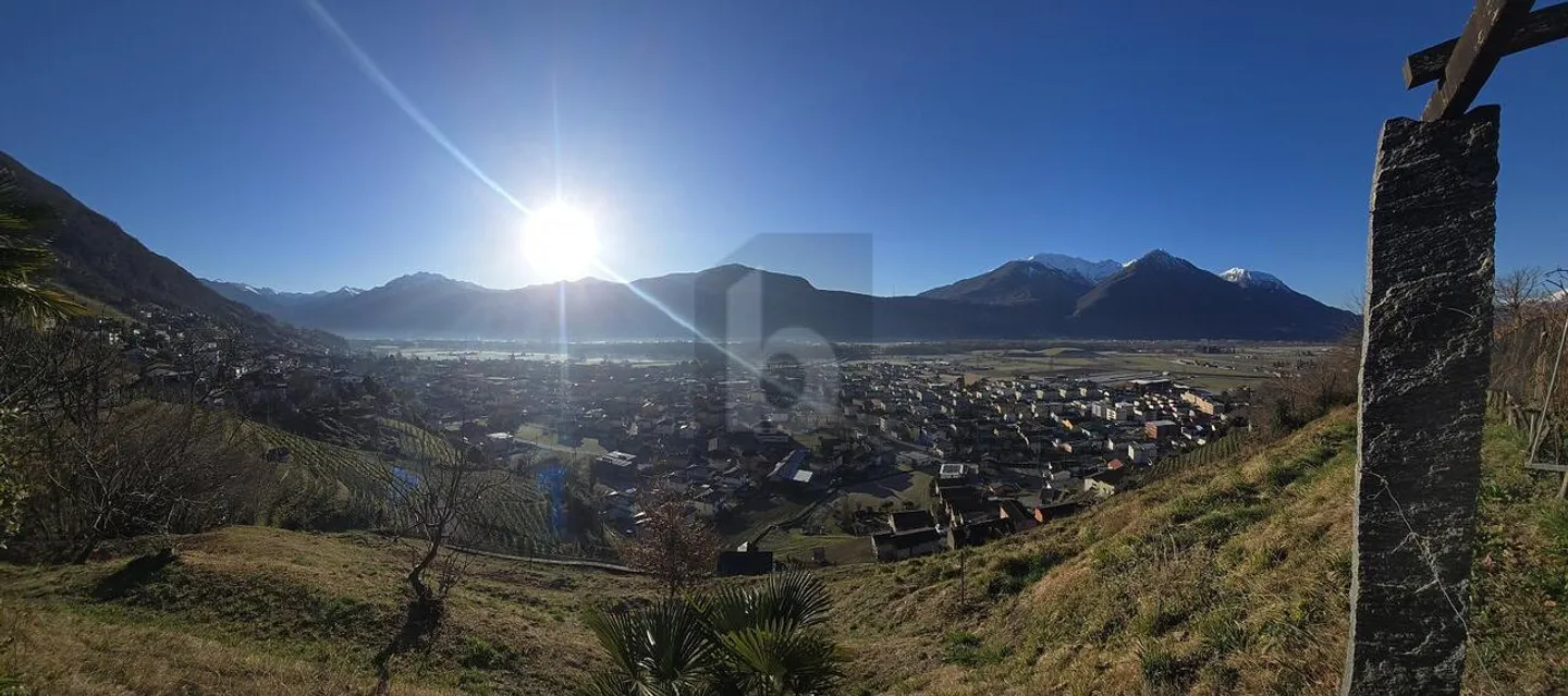 Tranquillo e soleggiato con vista meravigliosa - Foto 4 di 6