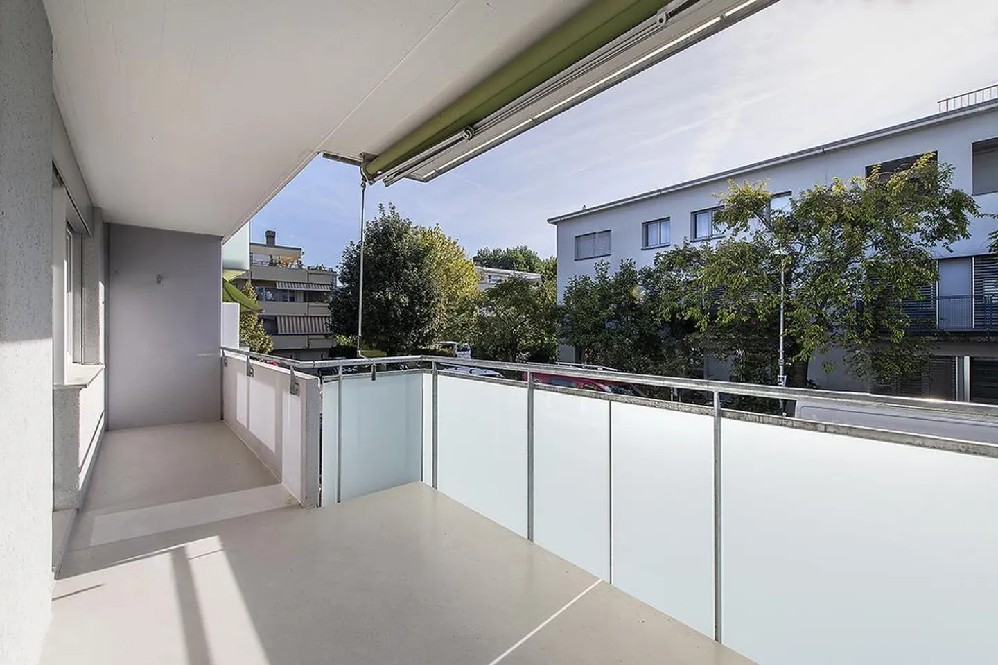 ***3'ZWG**Brand New Kitchen and Bathroom**30m2 Living/Dining**14m2 Balcony - Photo 1 of 10