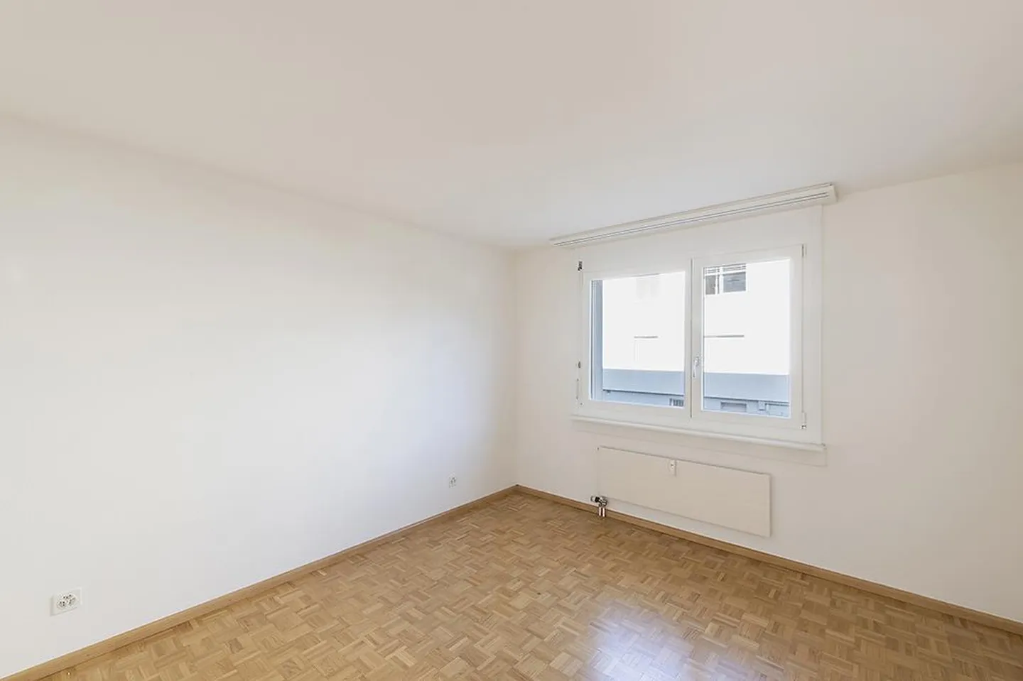 ***3'ZWG**Brand New Kitchen and Bathroom**30m2 Living/Dining**14m2 Balcony - Photo 7 of 10