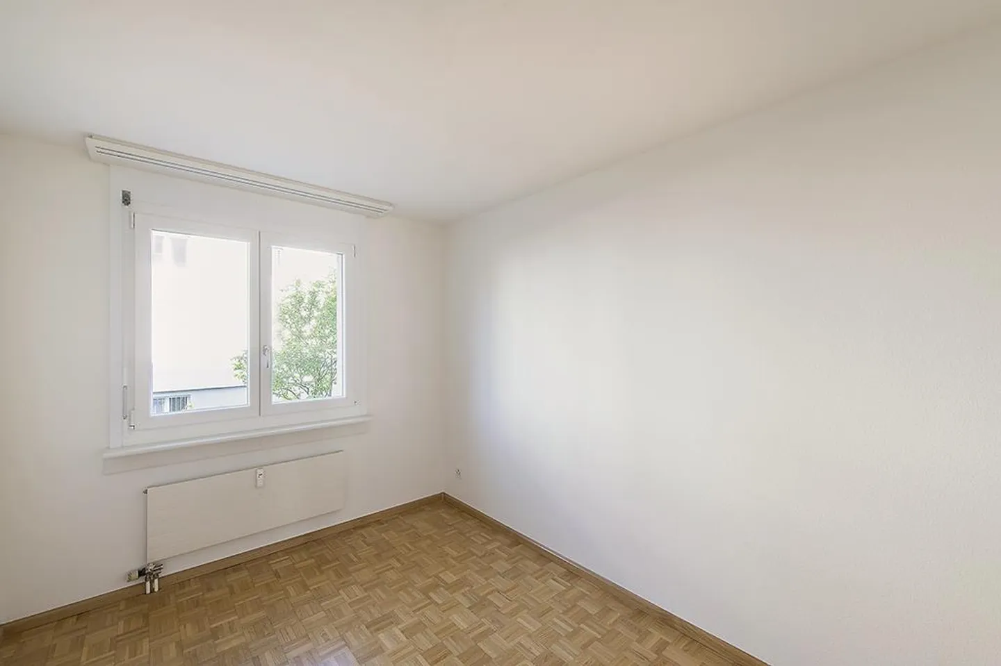 ***3'ZWG**Brand New Kitchen and Bathroom**30m2 Living/Dining**14m2 Balcony - Photo 8 of 10