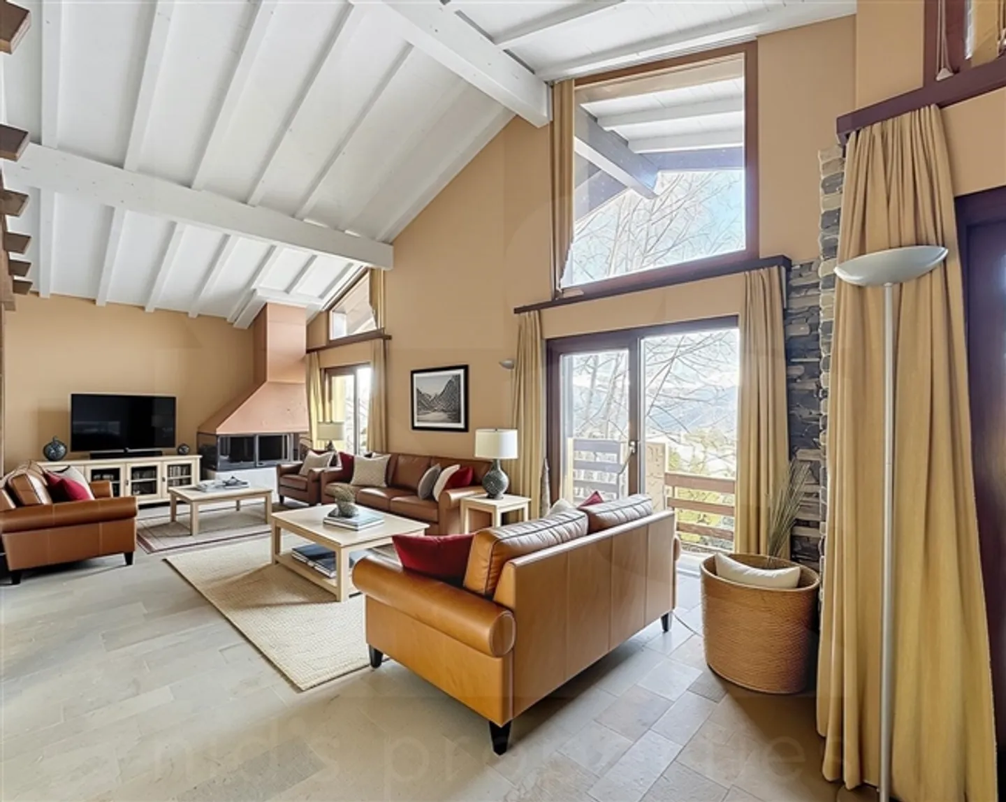 SINGLE AGENT - Bright Chalet with Garden - Photo 2 of 3