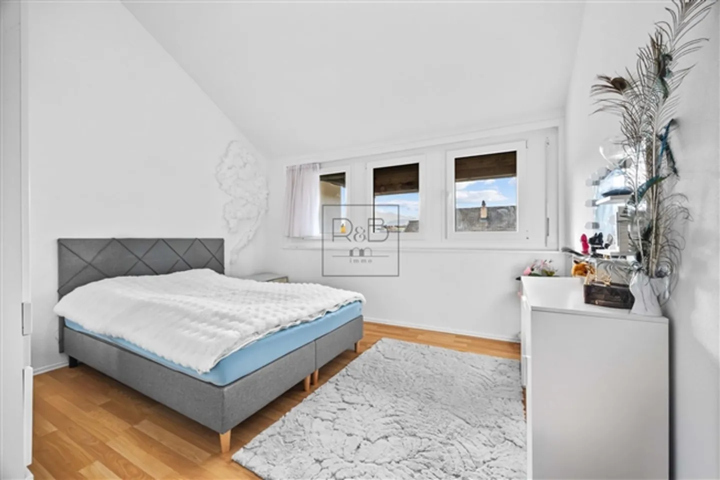 Detached house with 10.5 rooms, including a self-contained 2.5-room apartment in Riaz - Photo 6 of 15